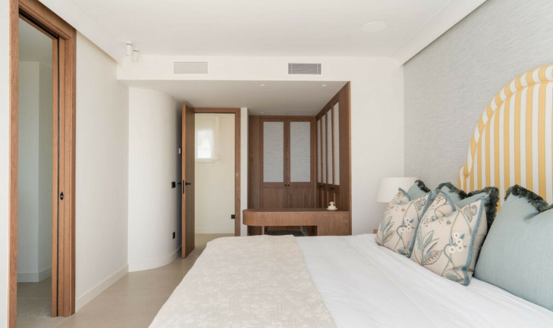 Resale - House -
The Golden Mile