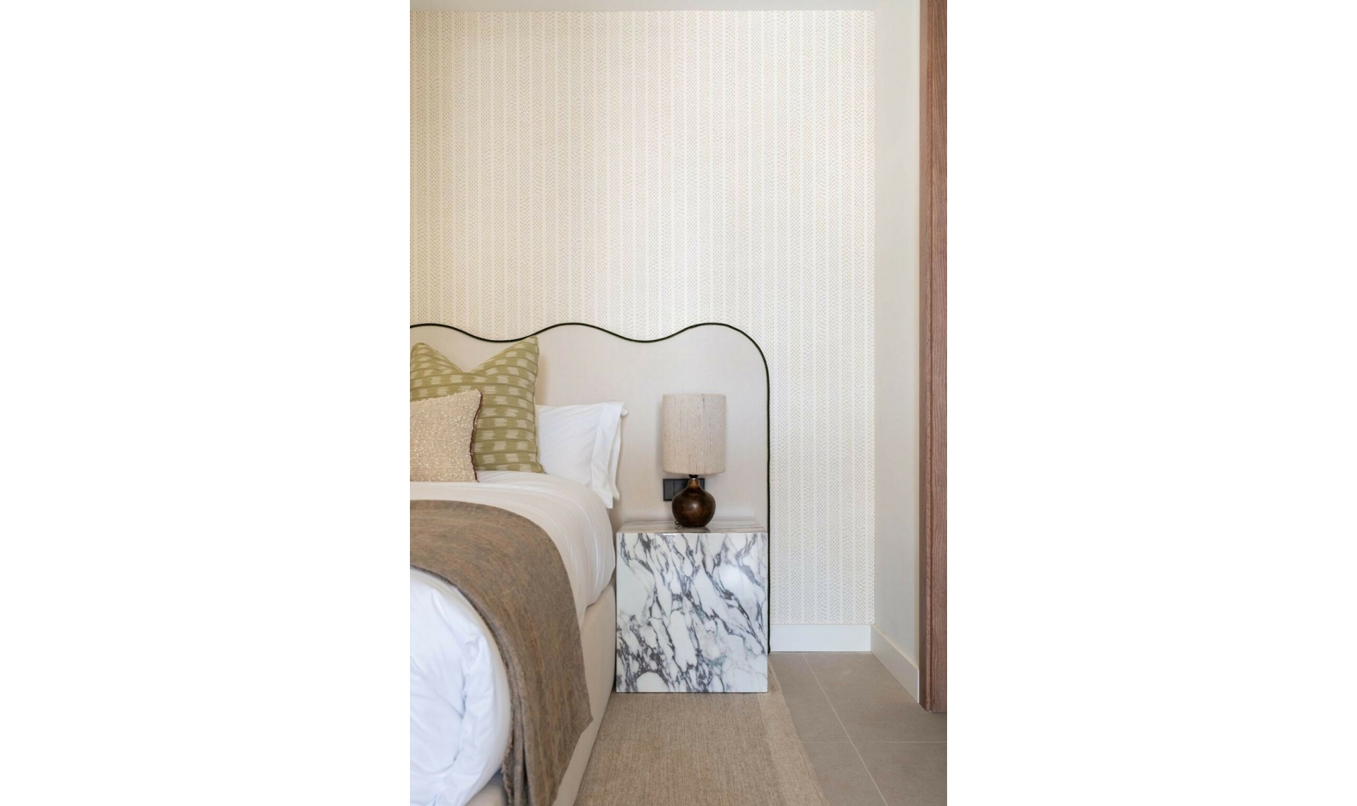 Resale - House -
The Golden Mile