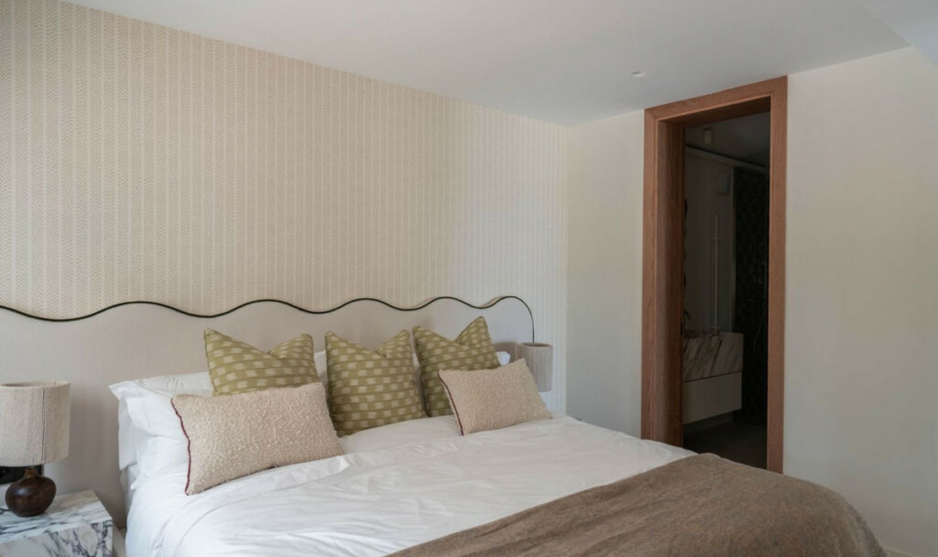 Resale - House -
The Golden Mile