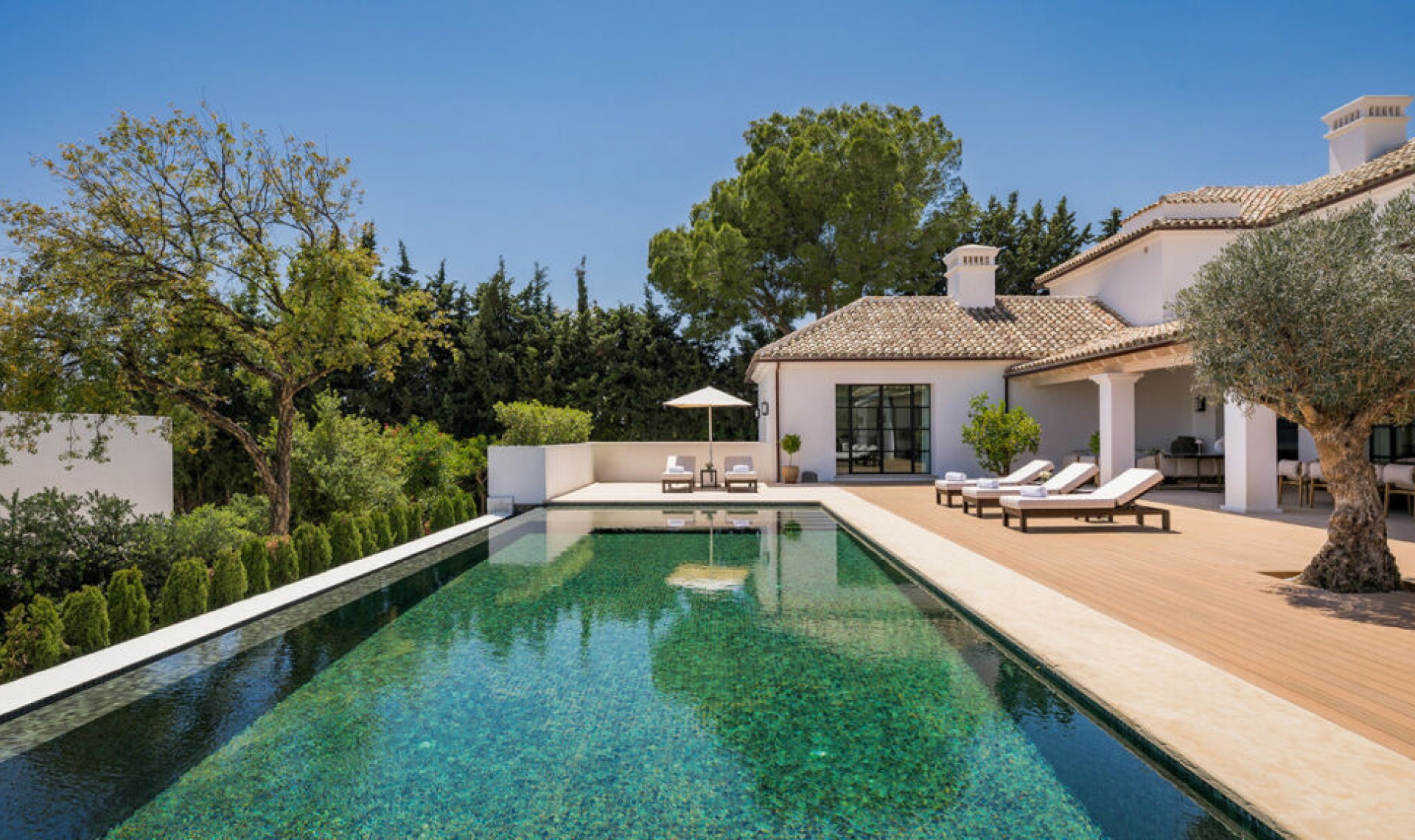 Resale - House -
The Golden Mile