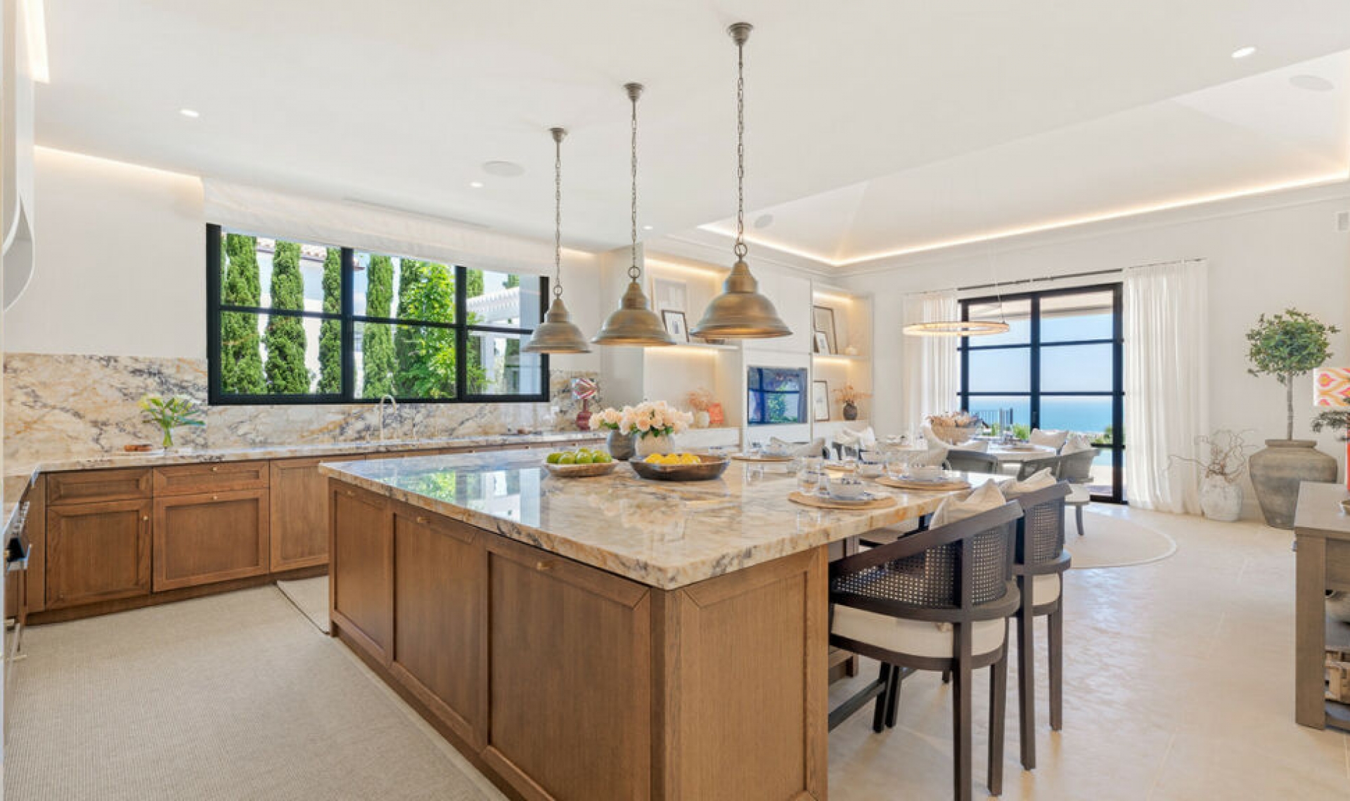 Resale - House -
The Golden Mile