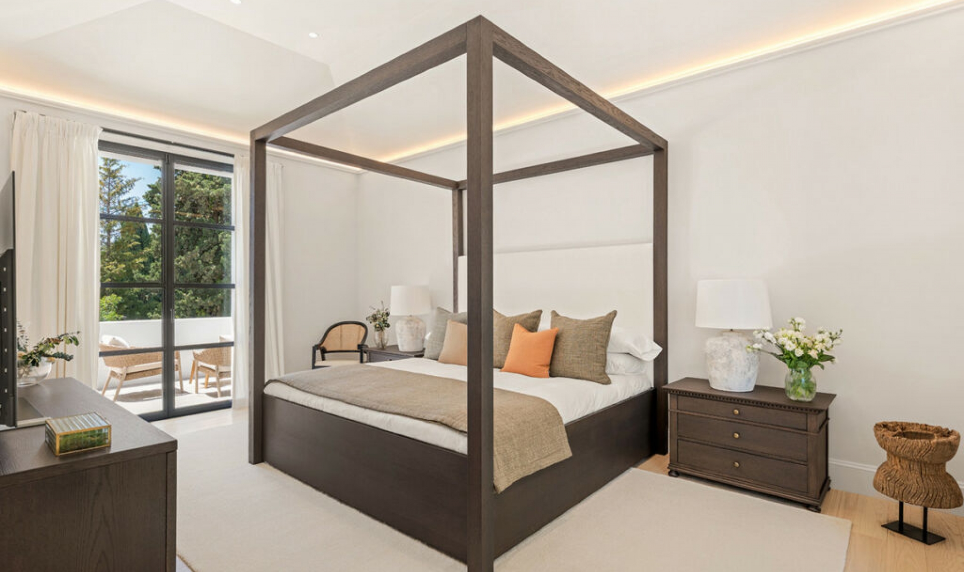 Resale - House -
The Golden Mile