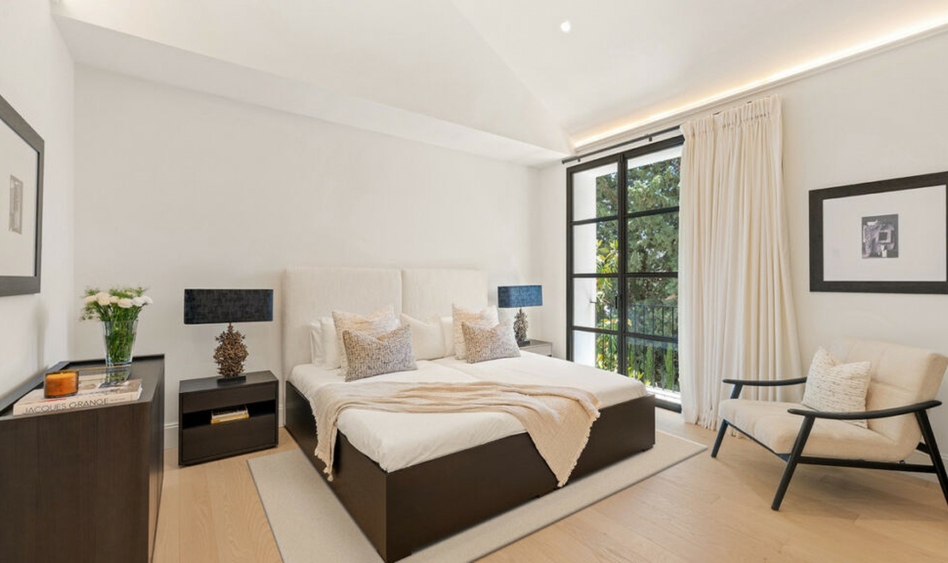 Resale - House -
The Golden Mile