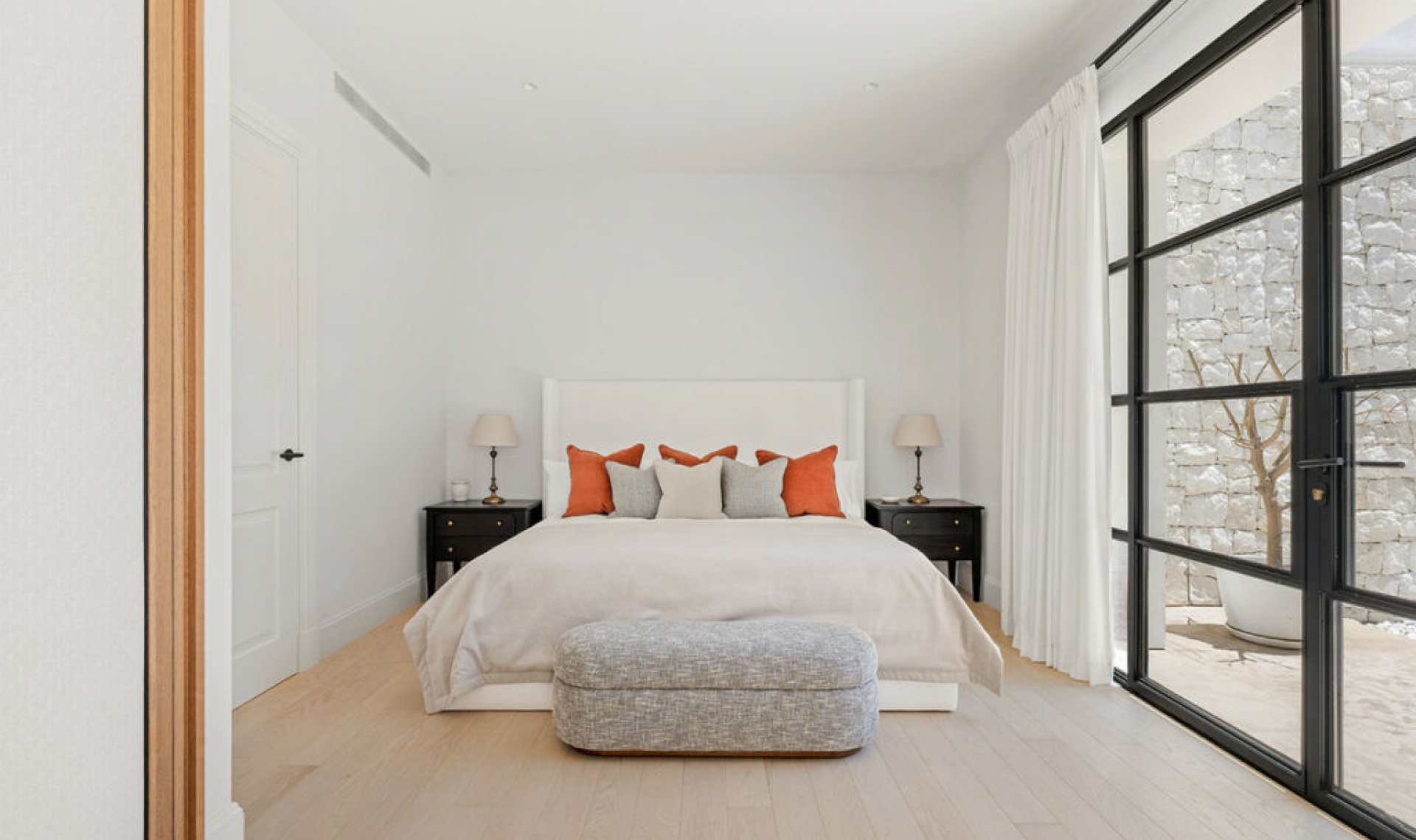 Resale - House -
The Golden Mile