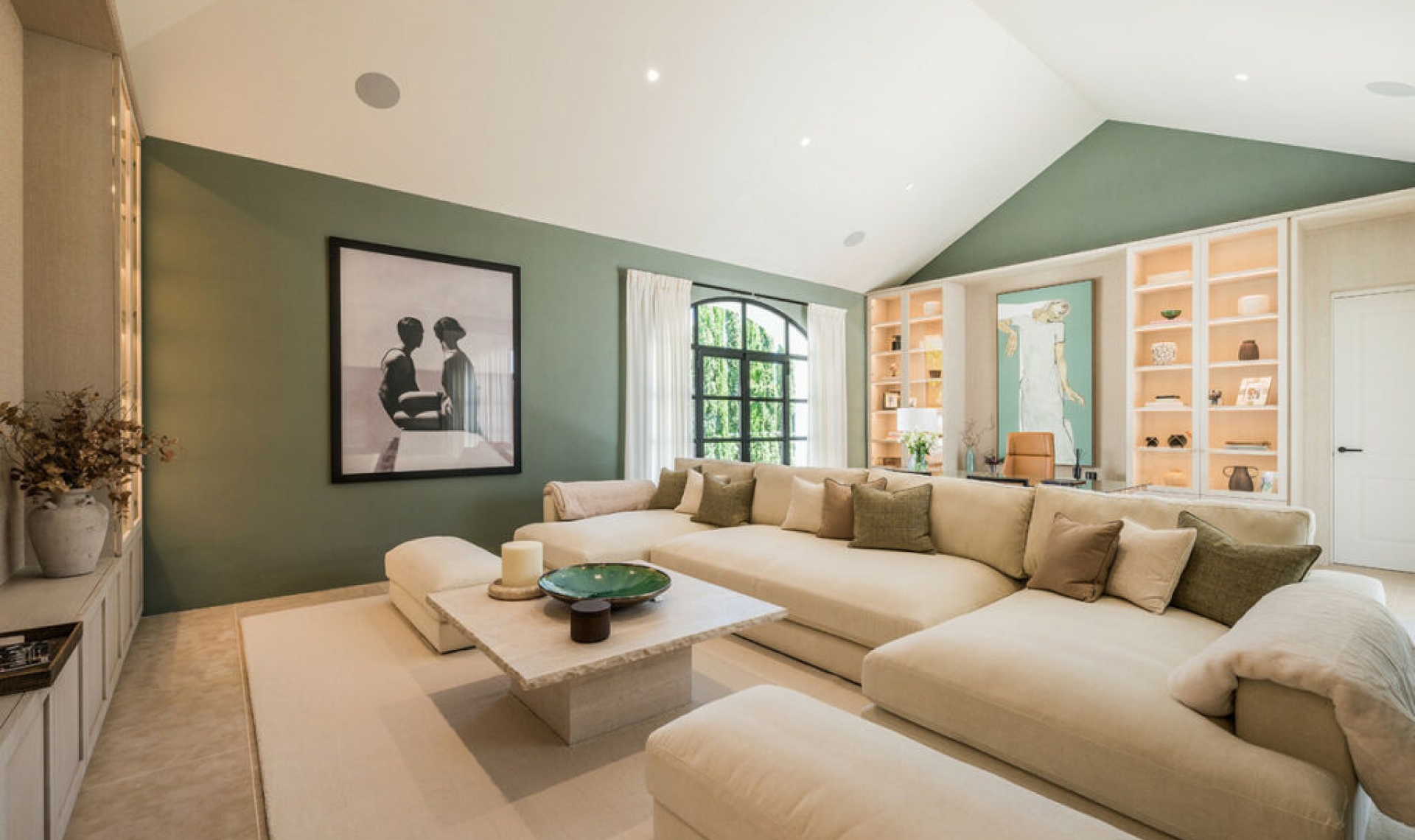Resale - House -
The Golden Mile
