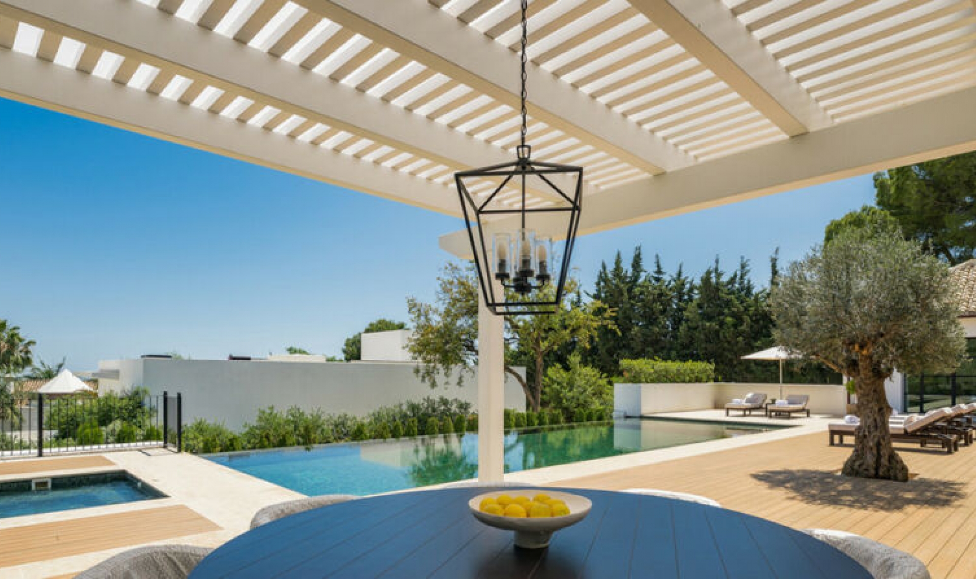 Resale - House -
The Golden Mile
