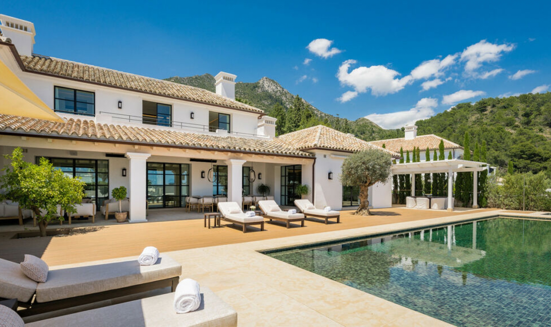 Resale - House -
The Golden Mile