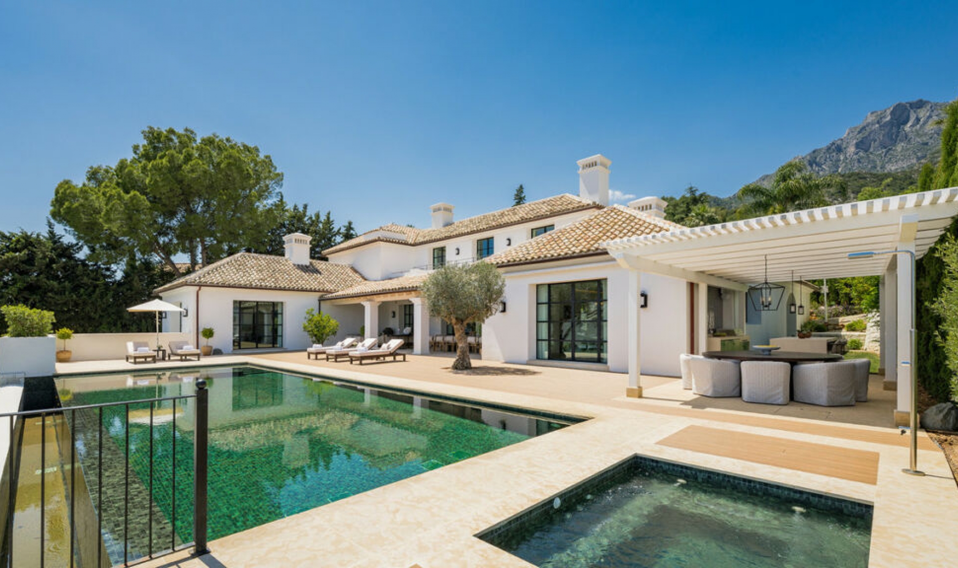 Resale - House -
The Golden Mile