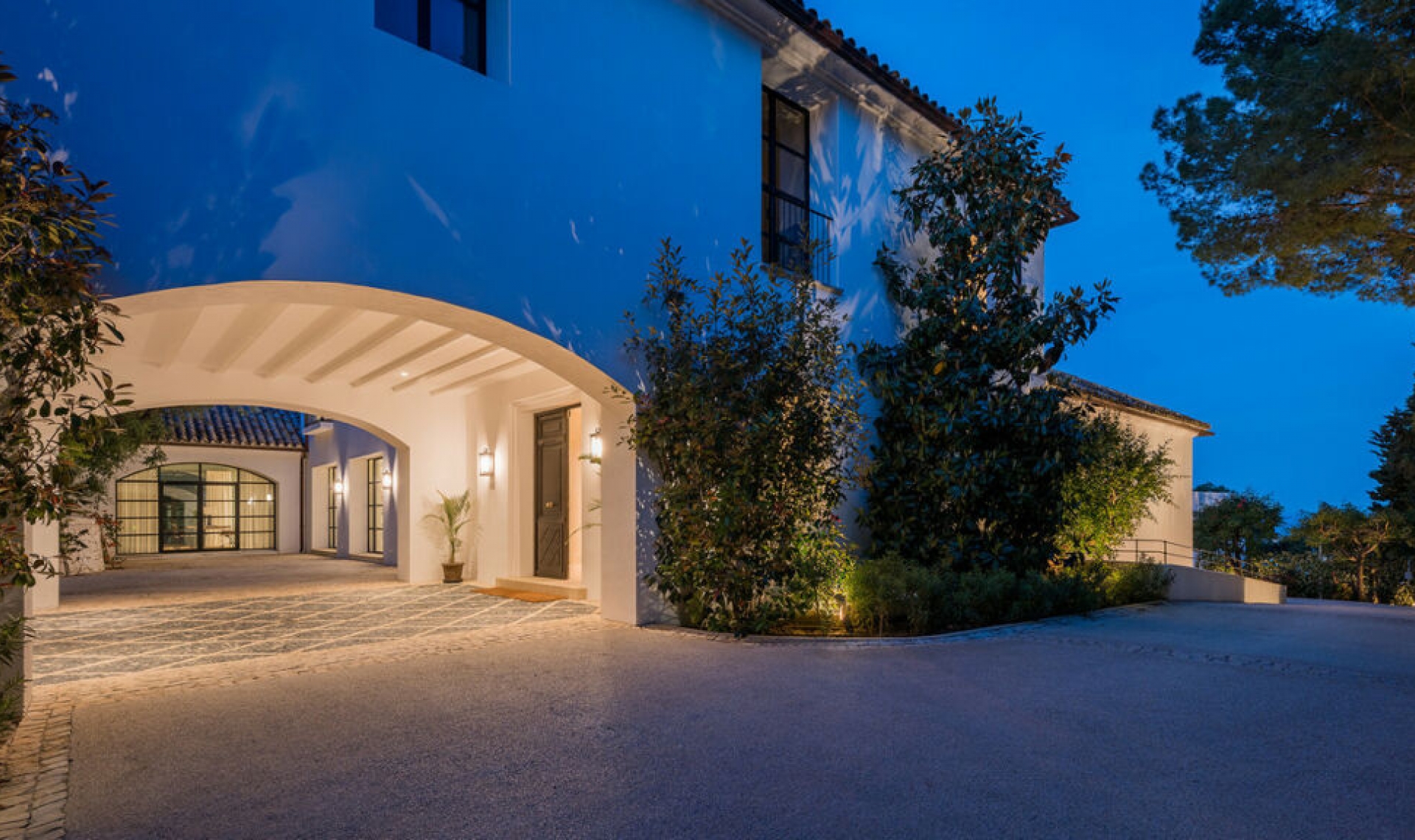 Resale - House -
The Golden Mile
