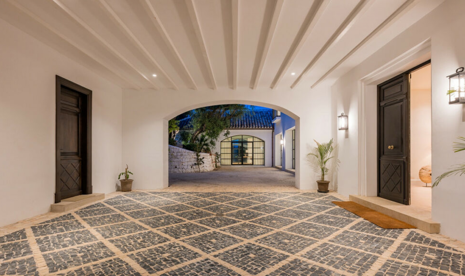 Resale - House -
The Golden Mile