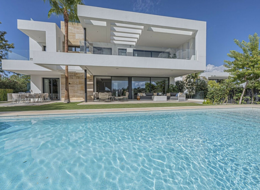 Resale - House -
The Golden Mile