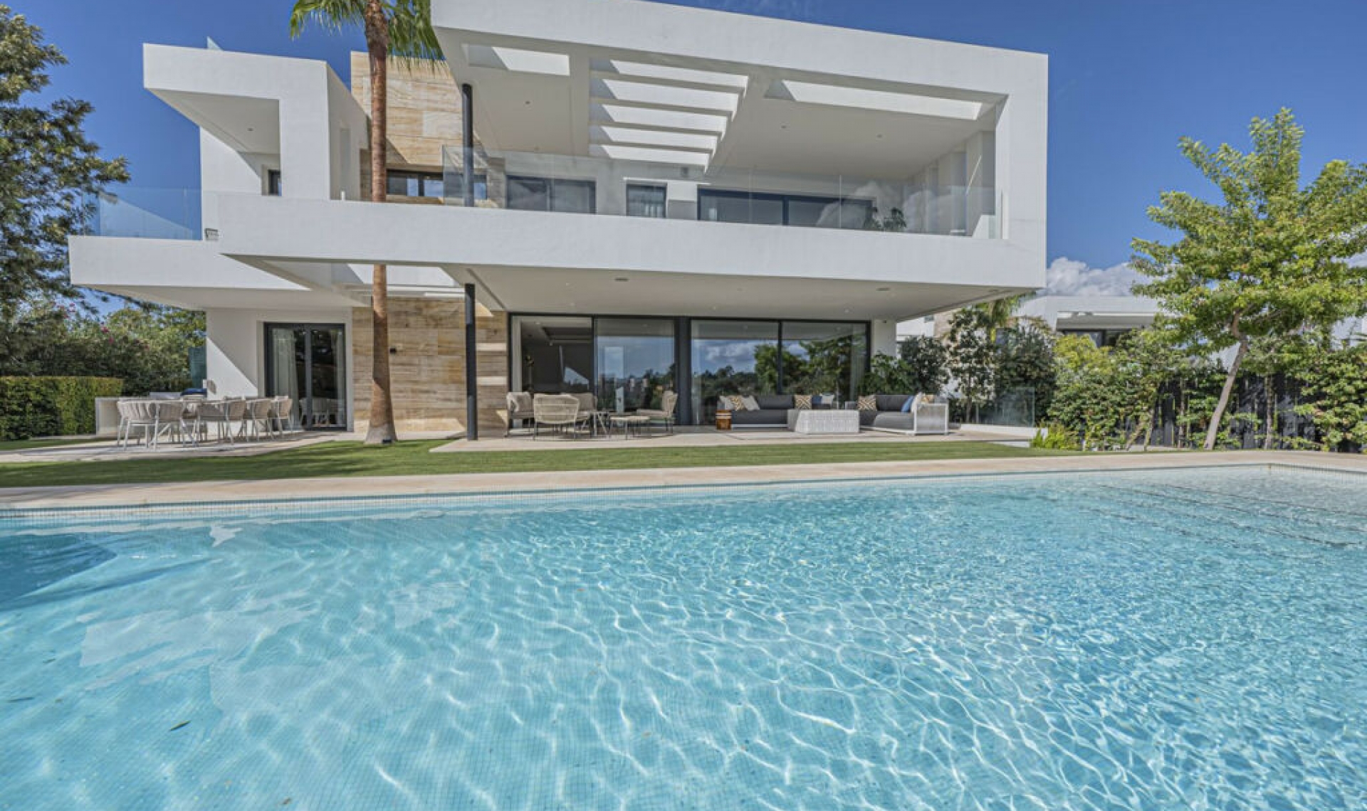Resale - House -
The Golden Mile