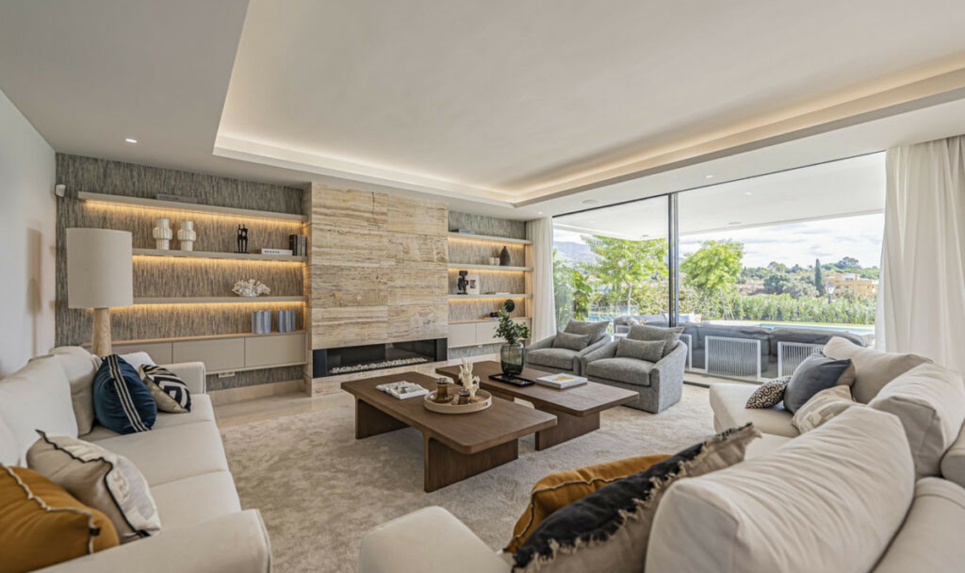 Resale - House -
The Golden Mile