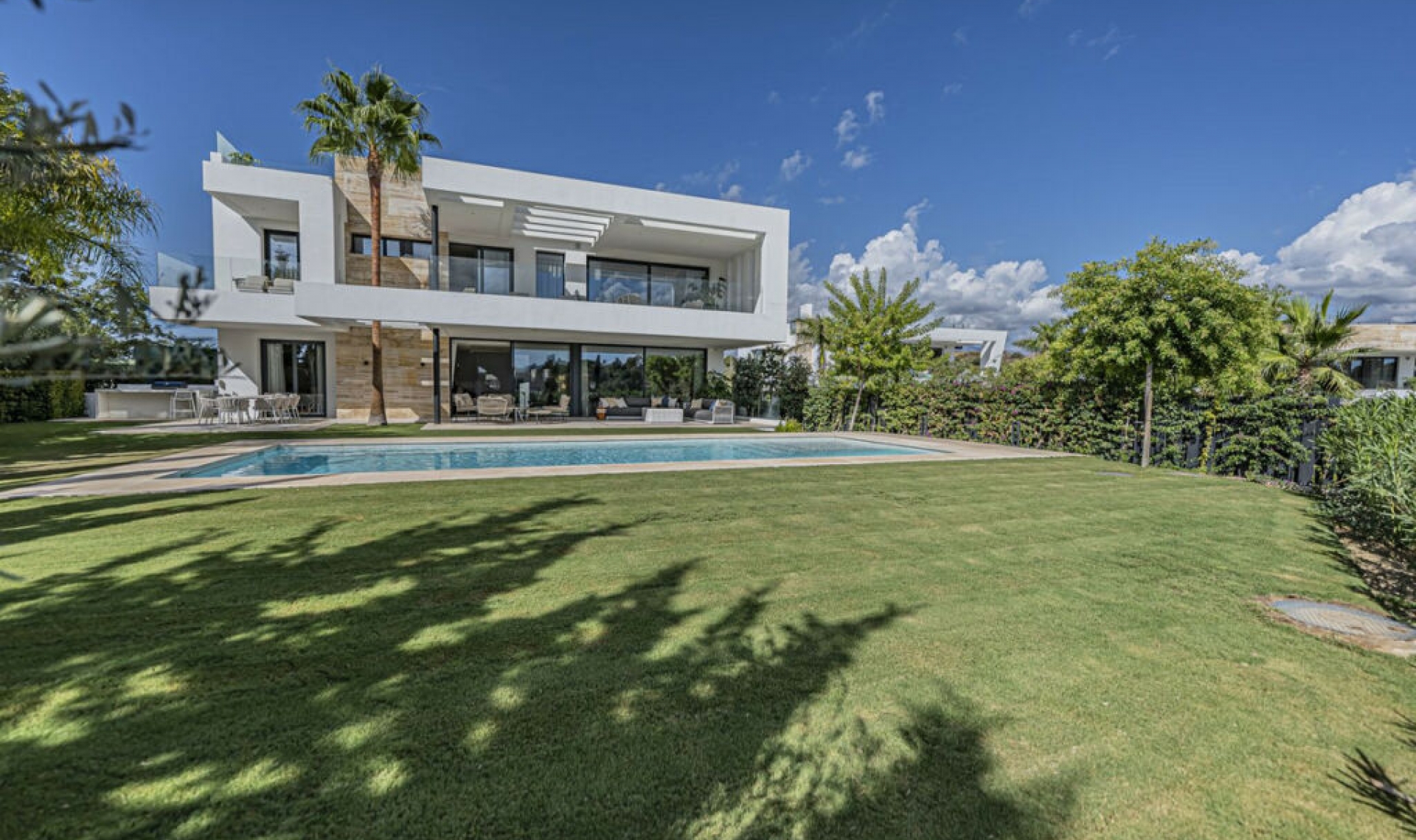 Resale - House -
The Golden Mile
