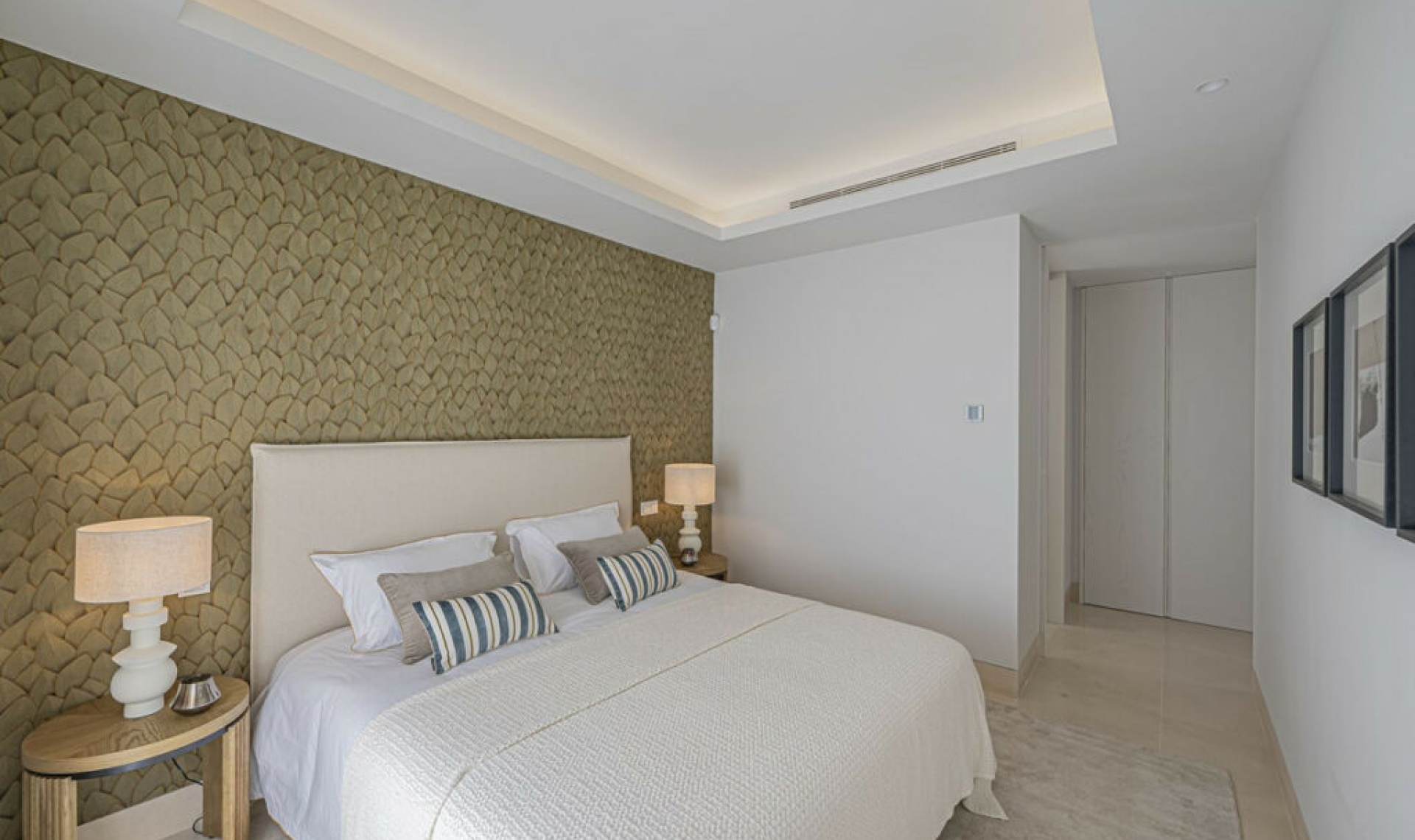 Resale - House -
The Golden Mile