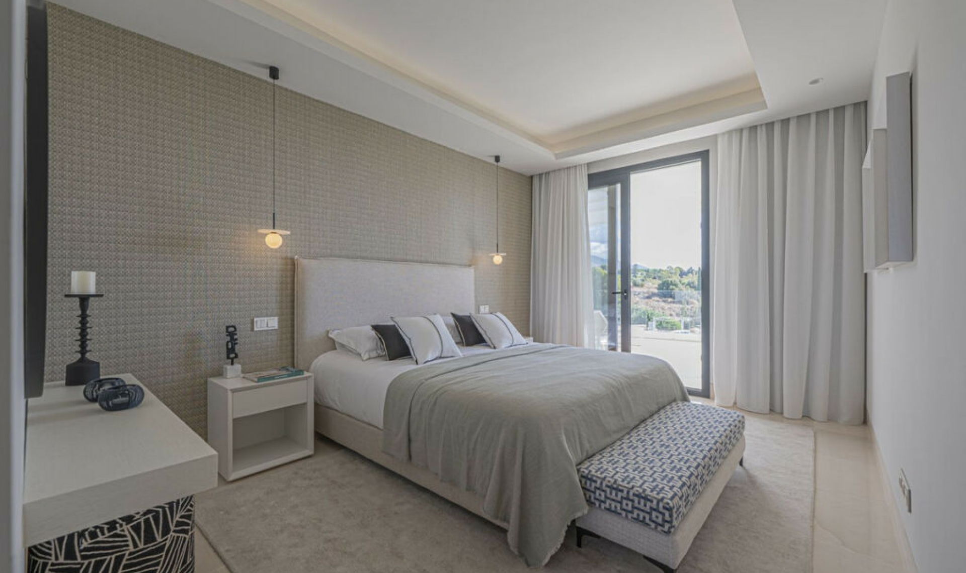 Resale - House -
The Golden Mile