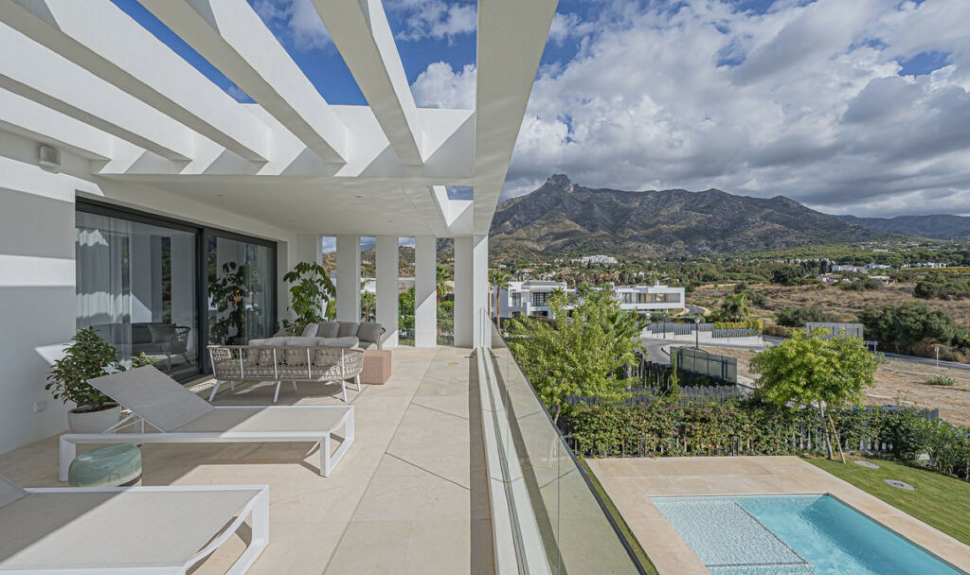 Resale - House -
The Golden Mile