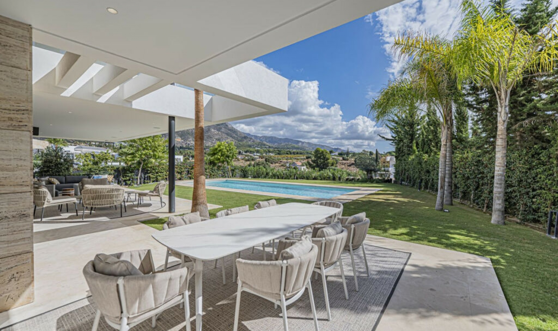 Resale - House -
The Golden Mile