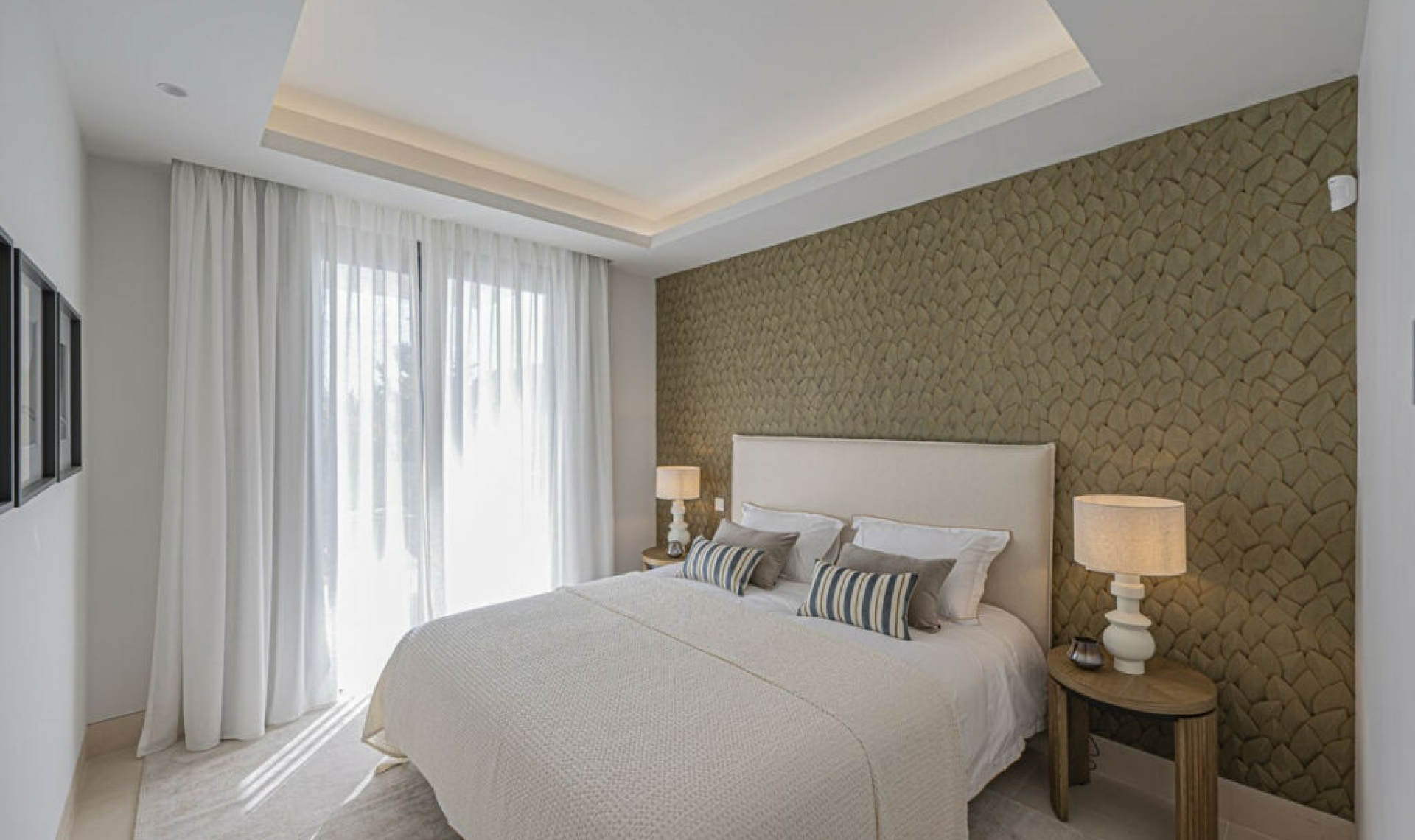 Resale - House -
The Golden Mile