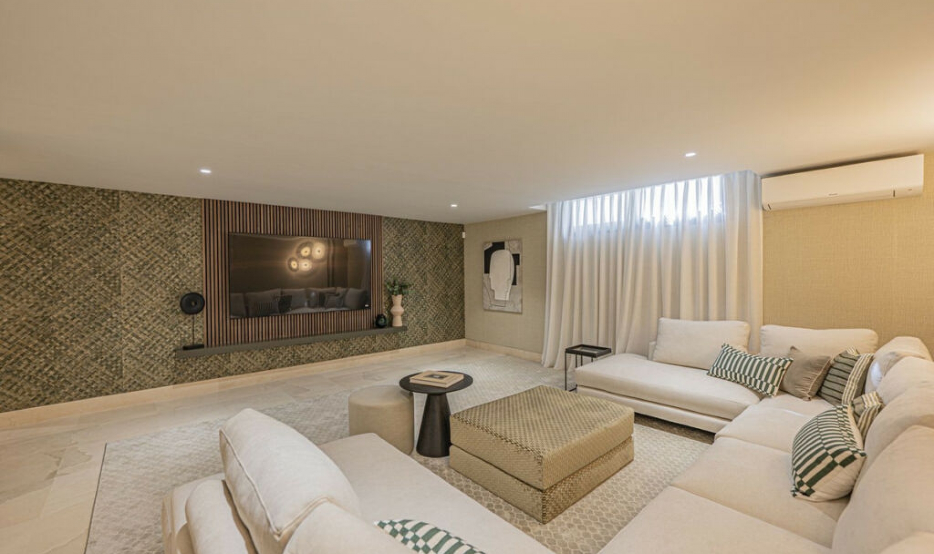 Resale - House -
The Golden Mile