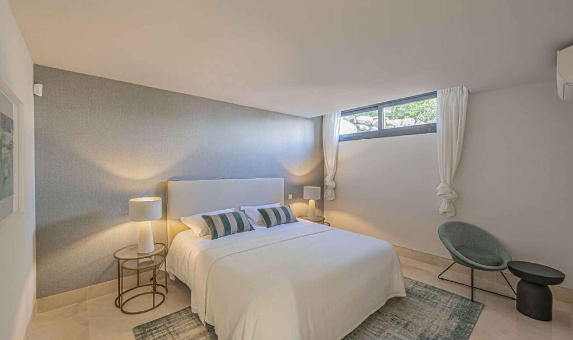 Resale - House -
The Golden Mile