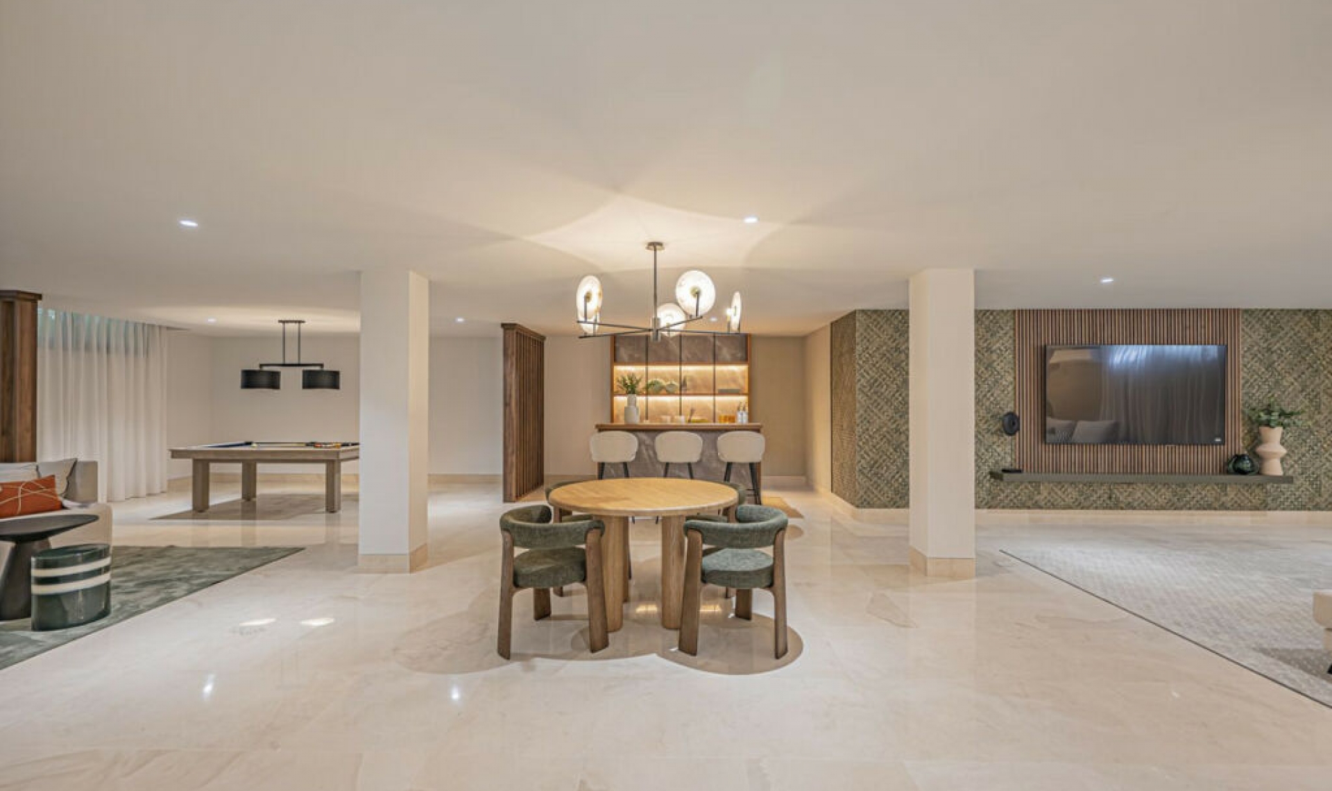 Resale - House -
The Golden Mile