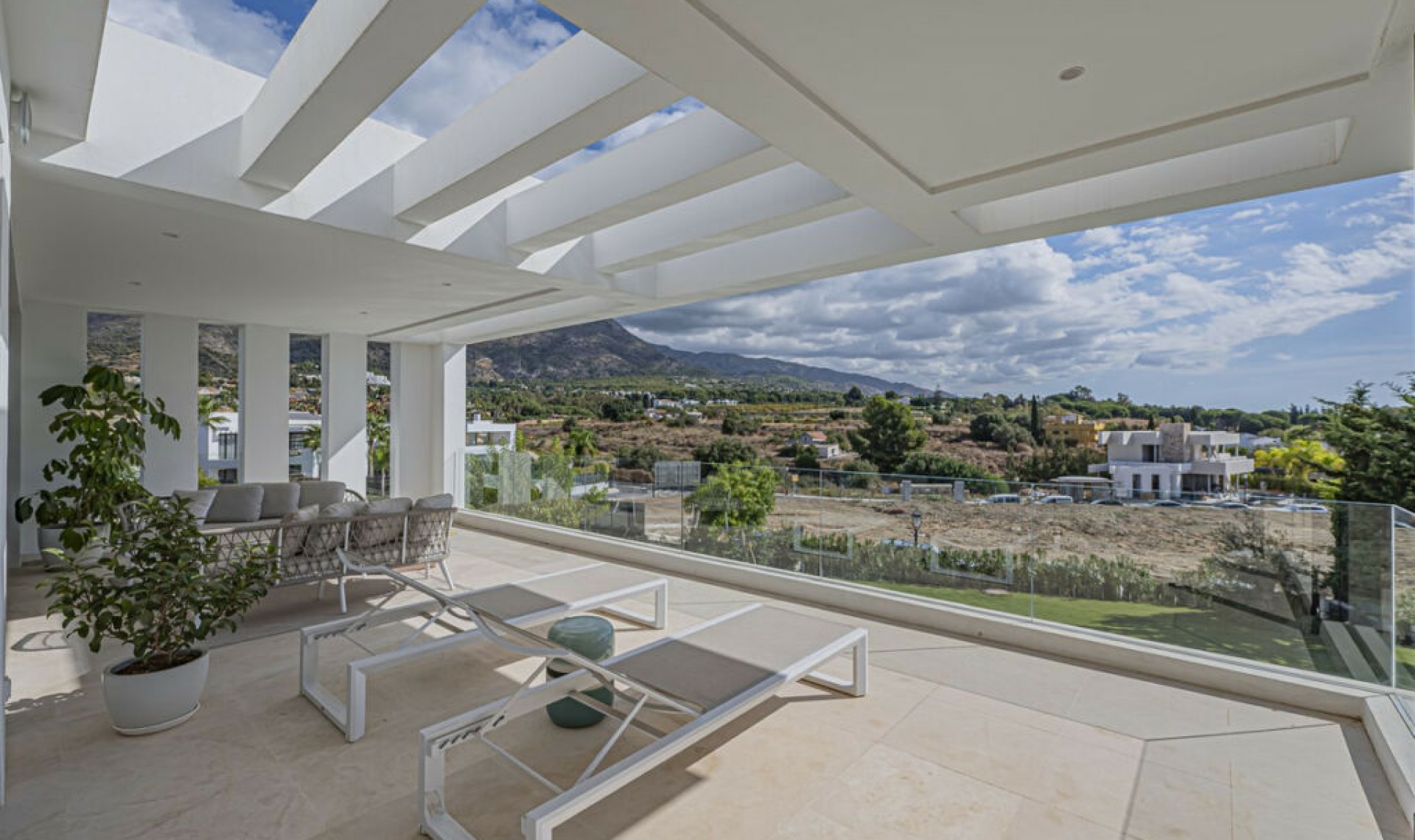 Resale - House -
The Golden Mile