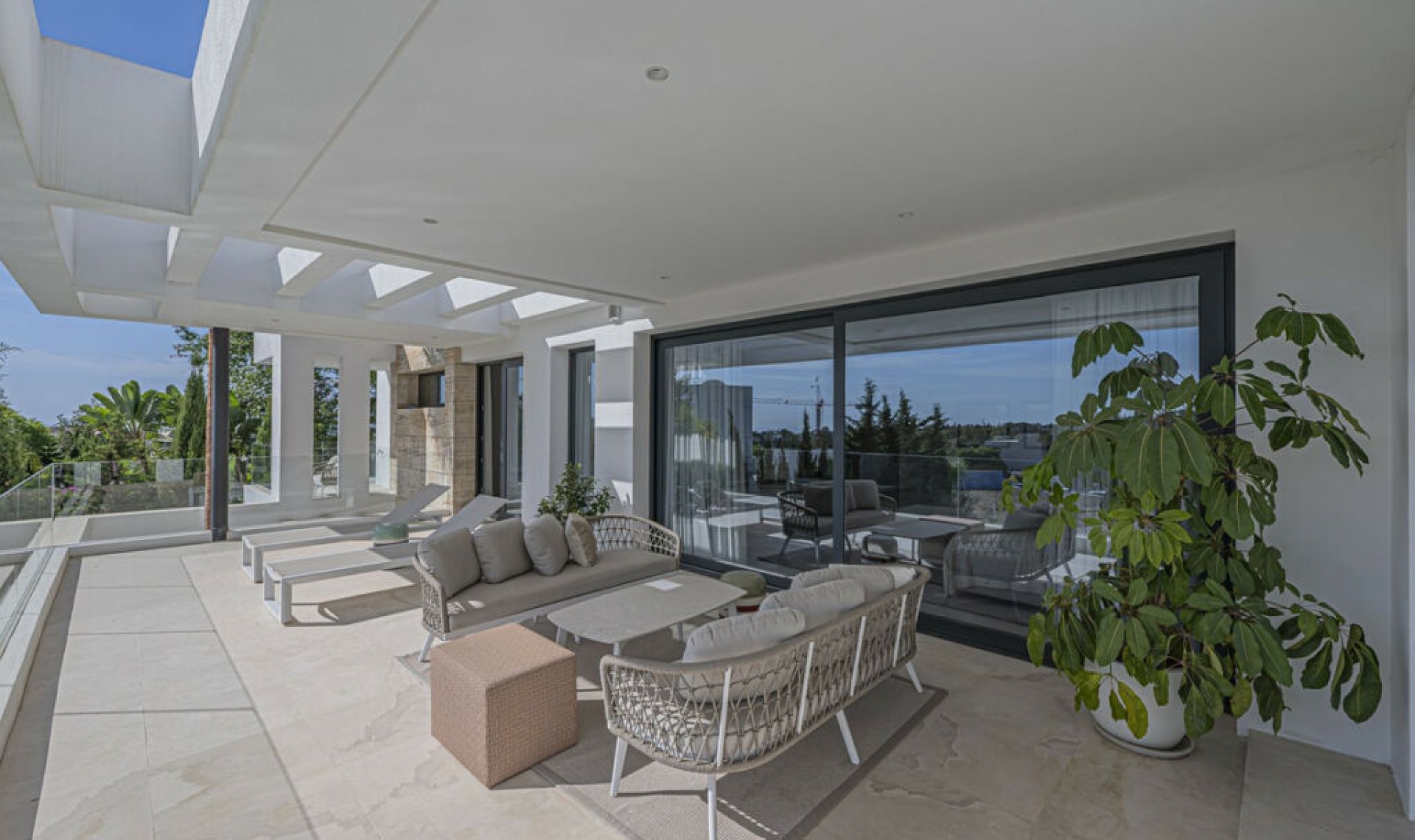 Resale - House -
The Golden Mile