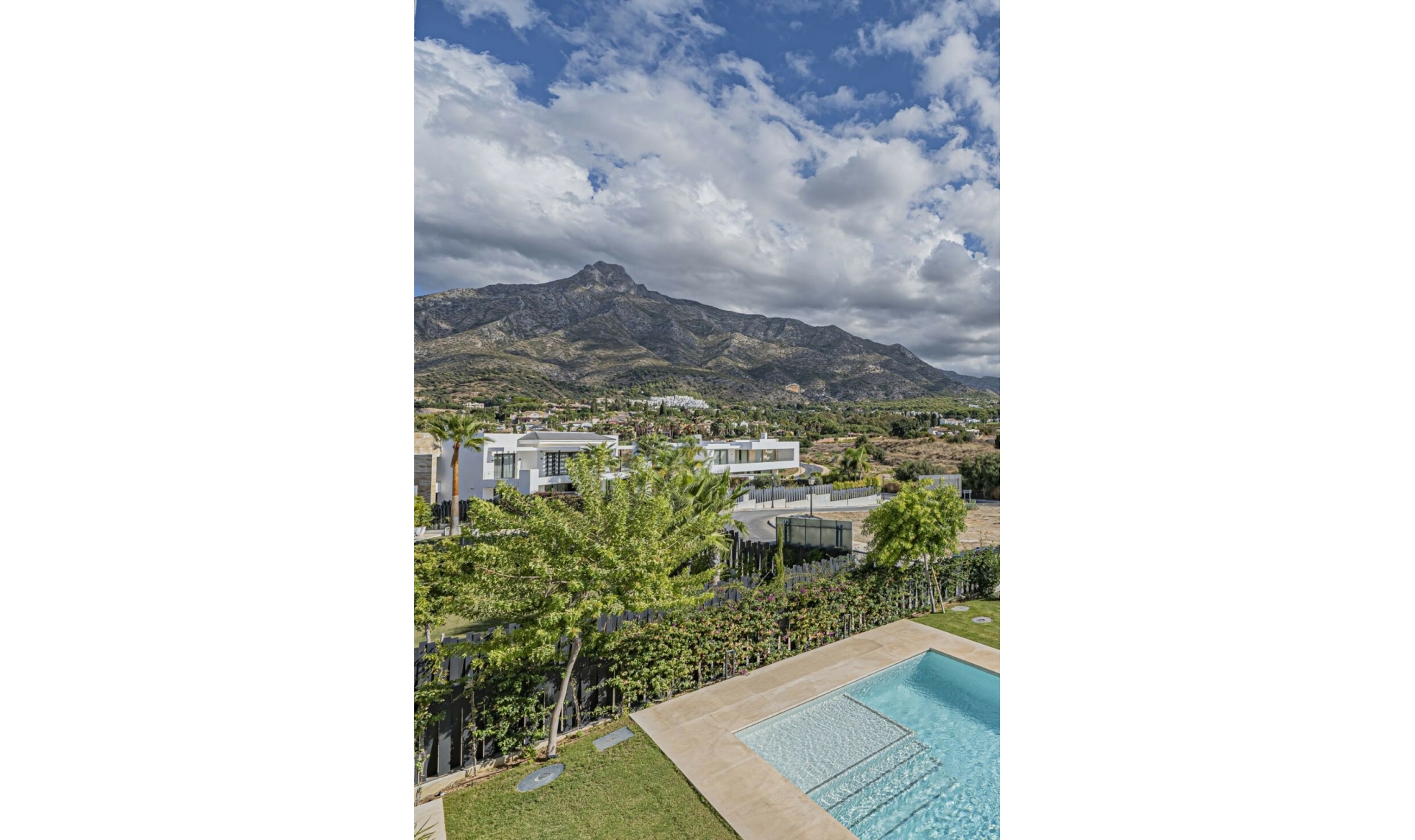 Resale - House -
The Golden Mile