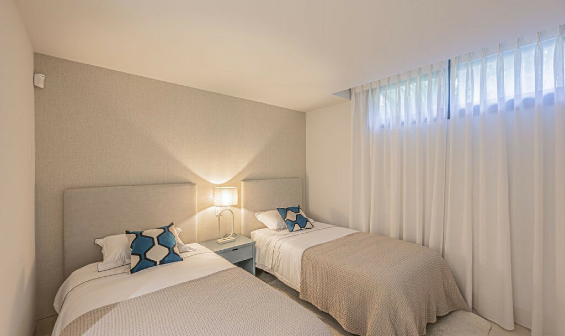 Resale - House -
The Golden Mile
