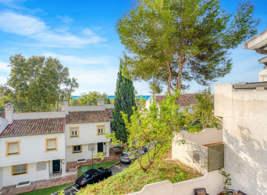 Resale - House -
The Golden Mile