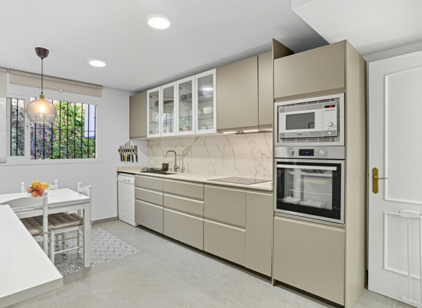 Resale - House -
The Golden Mile