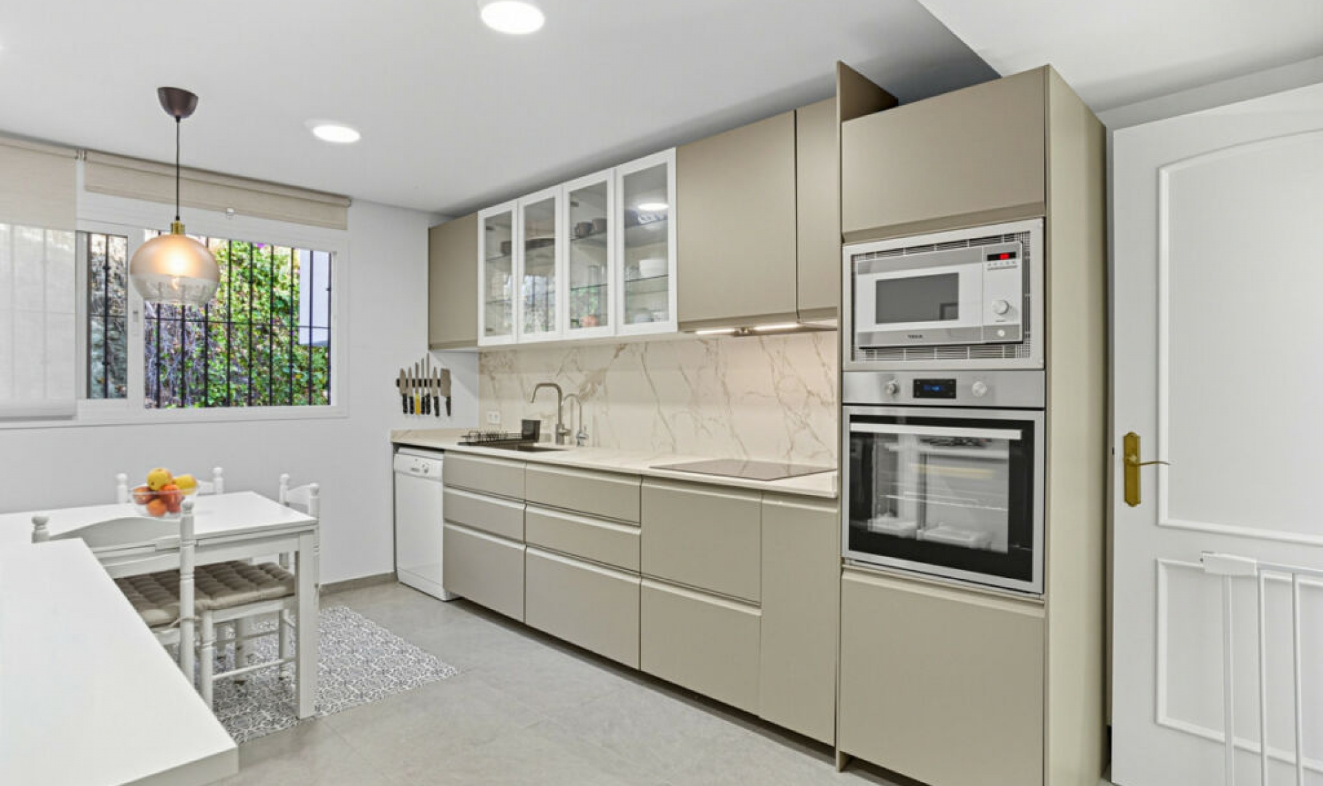 Resale - House -
The Golden Mile