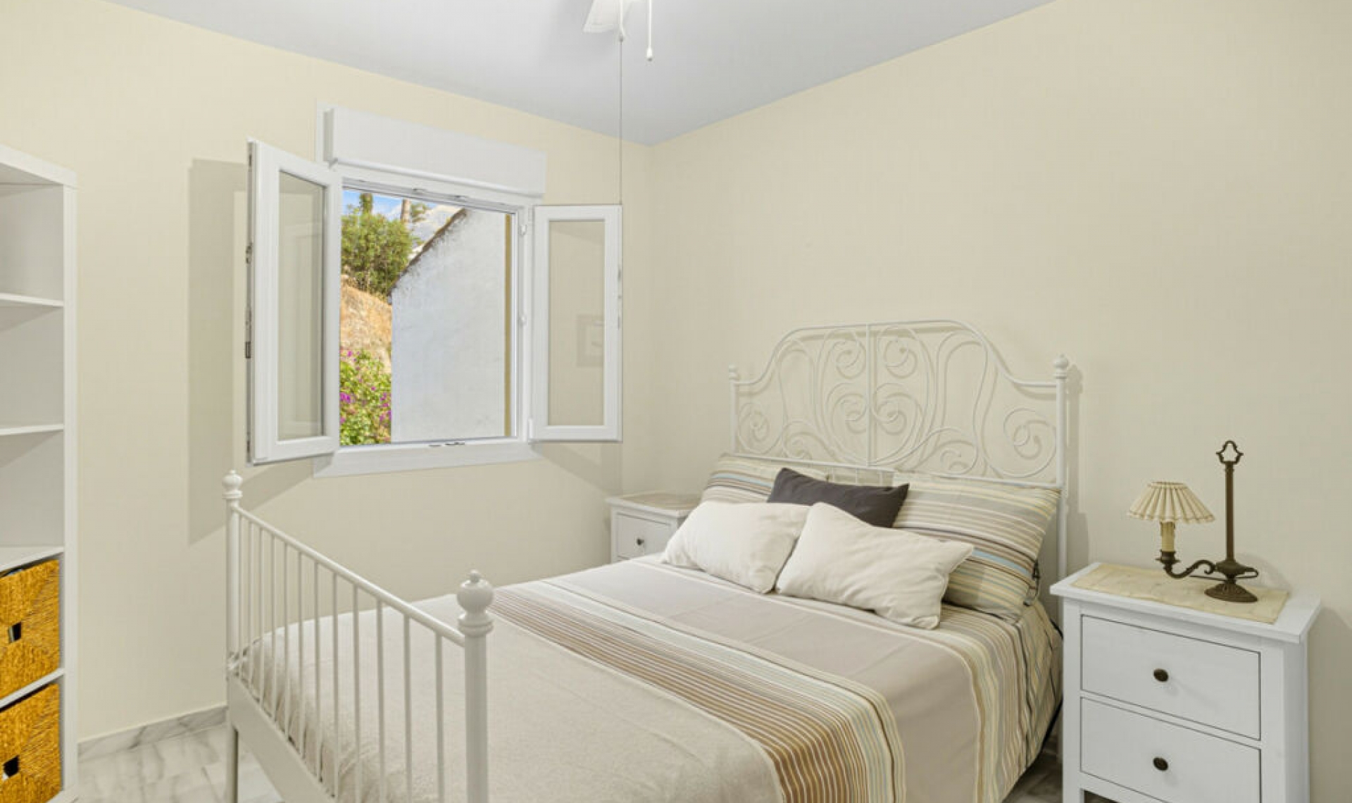 Resale - House -
The Golden Mile