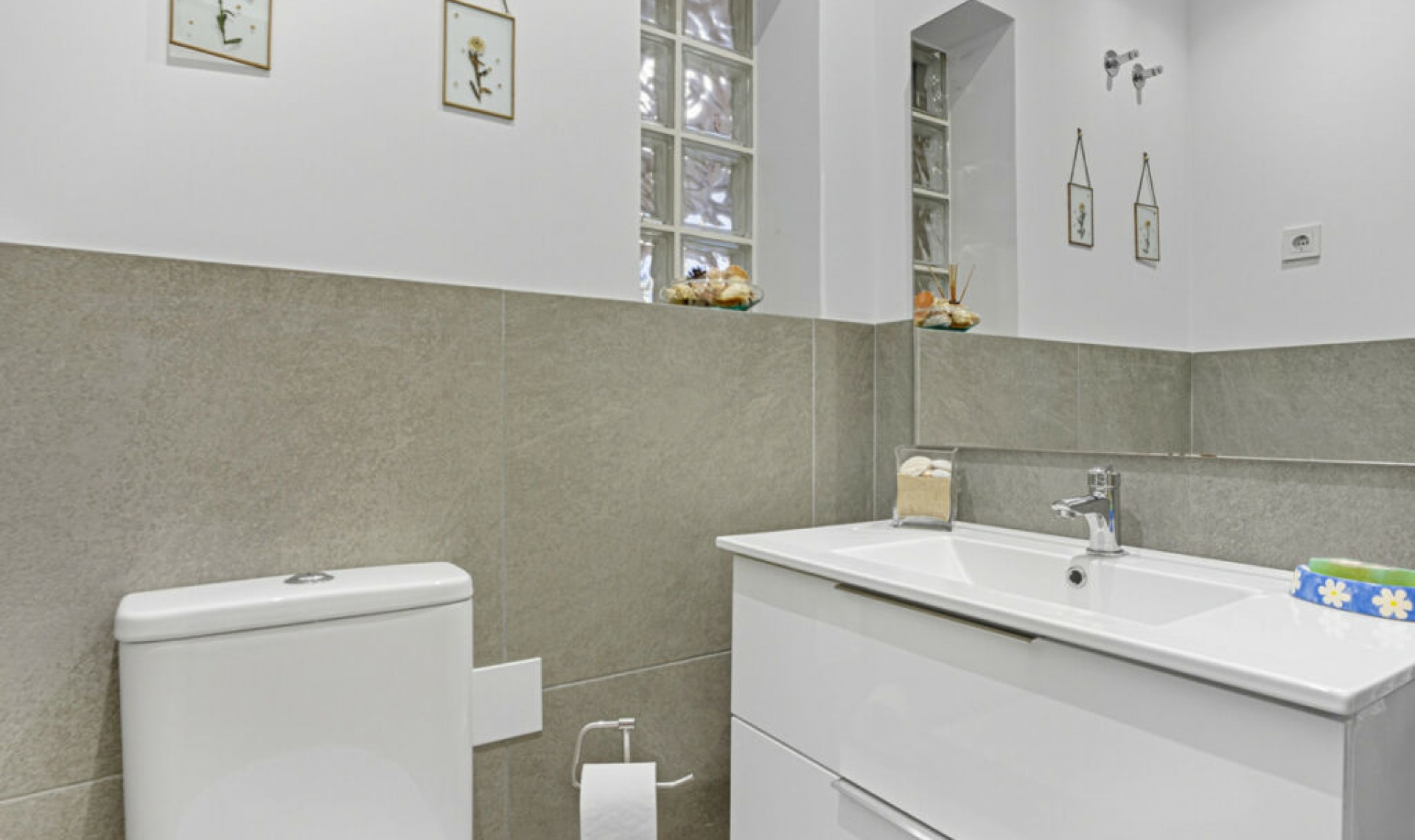 Resale - House -
The Golden Mile