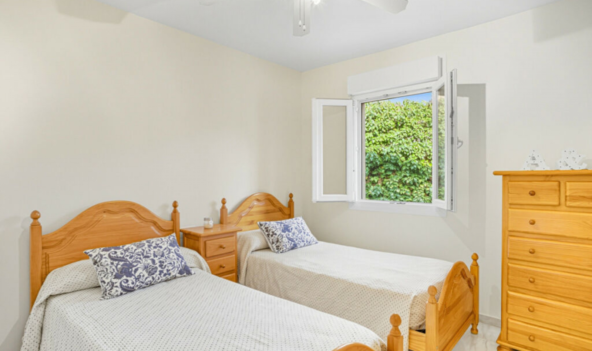 Resale - House -
The Golden Mile