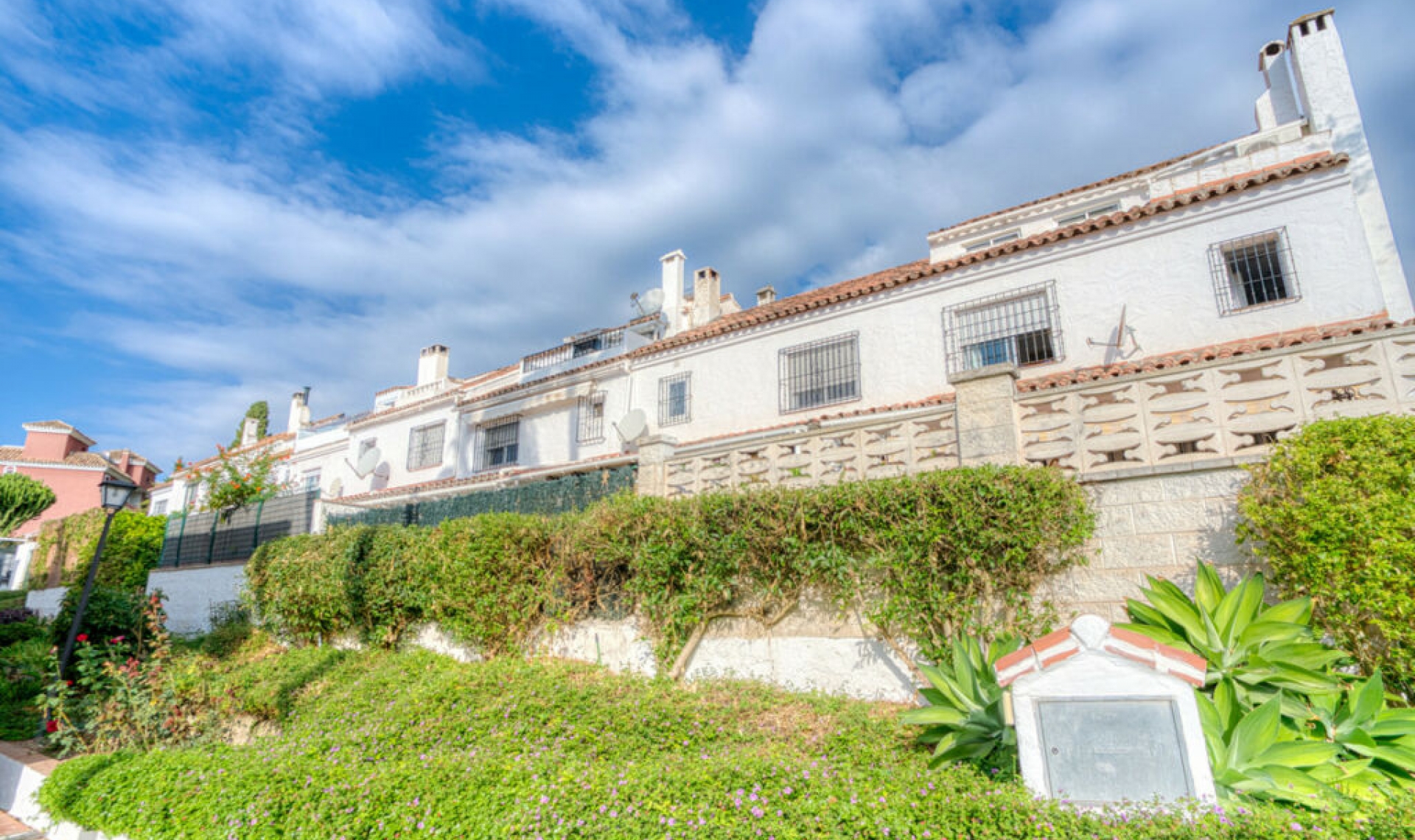 Resale - House -
The Golden Mile