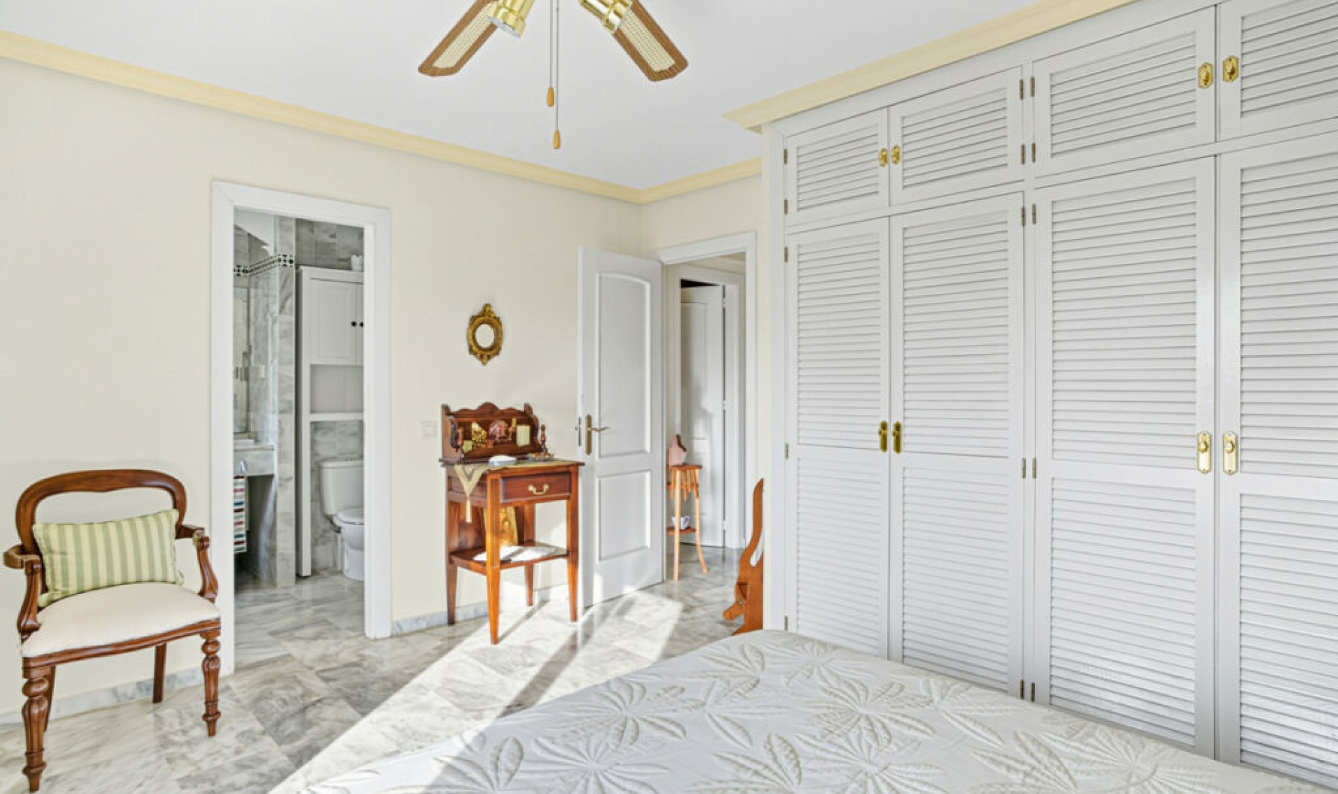Resale - House -
The Golden Mile