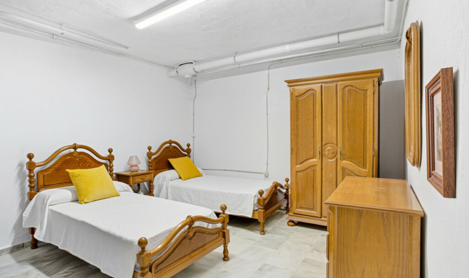 Resale - House -
The Golden Mile
