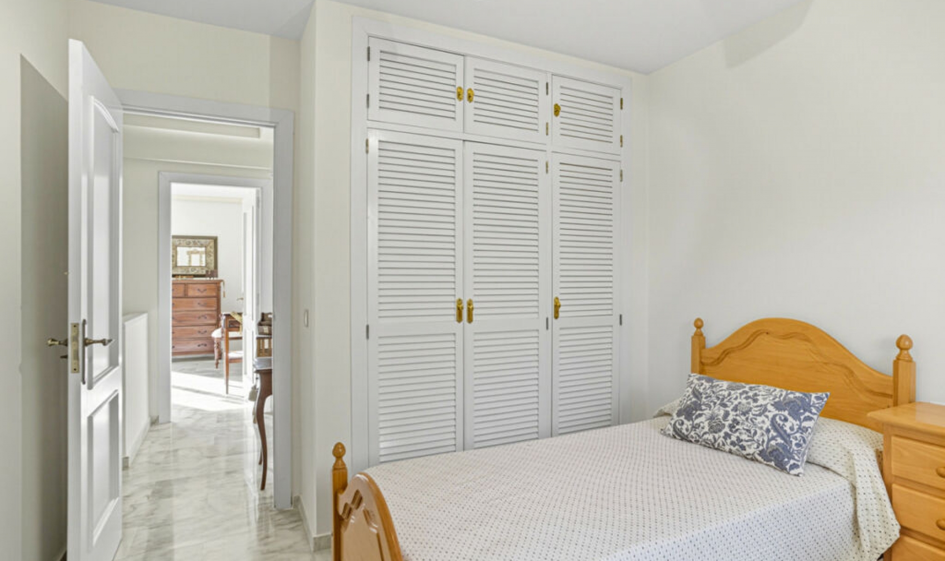 Resale - House -
The Golden Mile