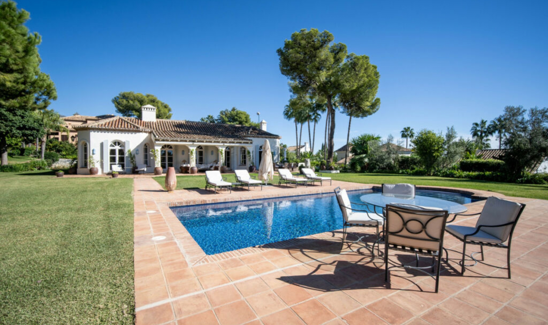 Resale - House -
The Golden Mile
