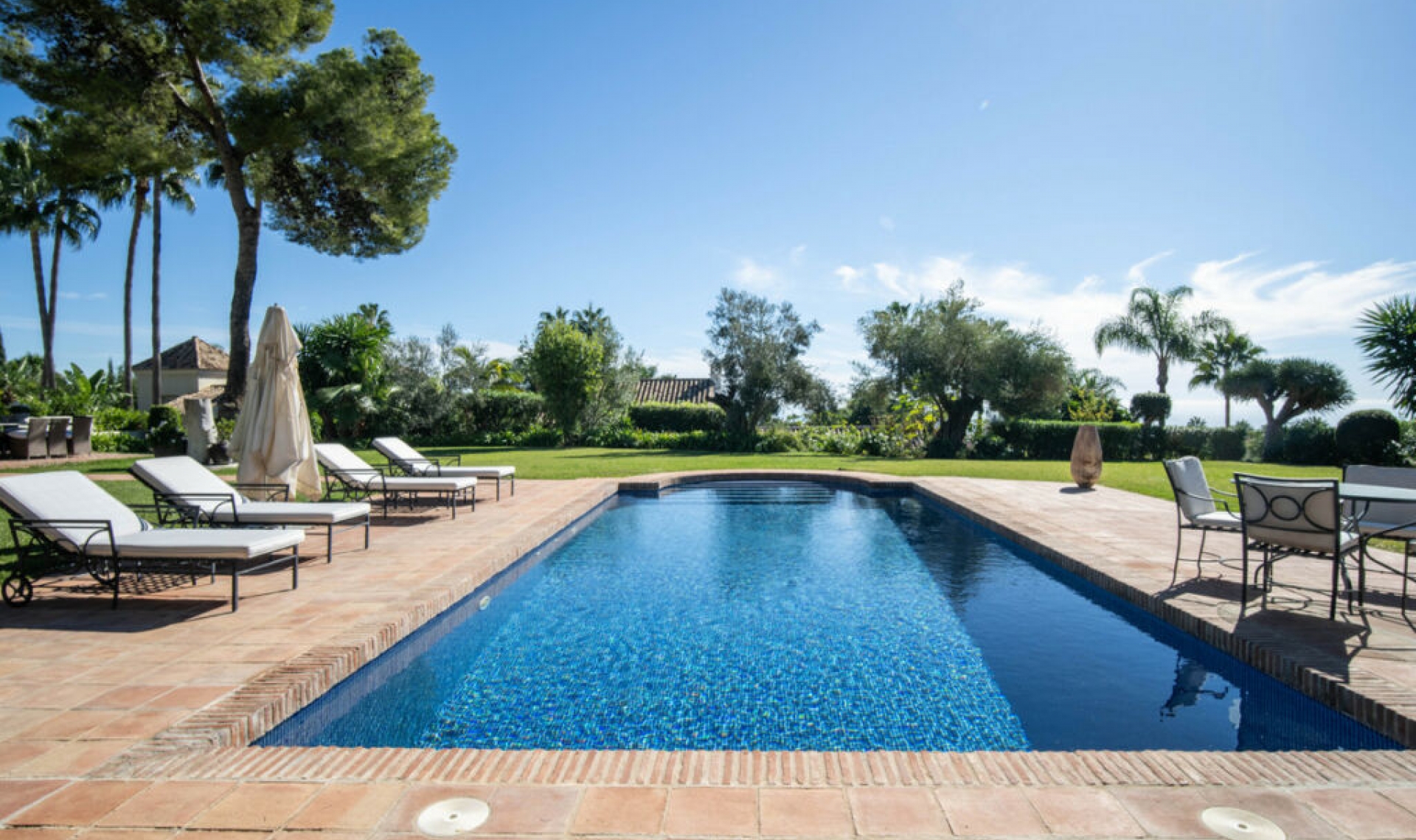 Resale - House -
The Golden Mile