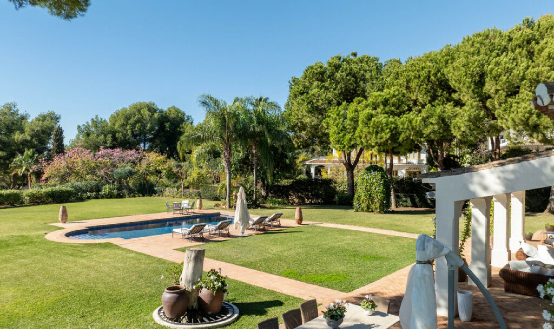 Resale - House -
The Golden Mile
