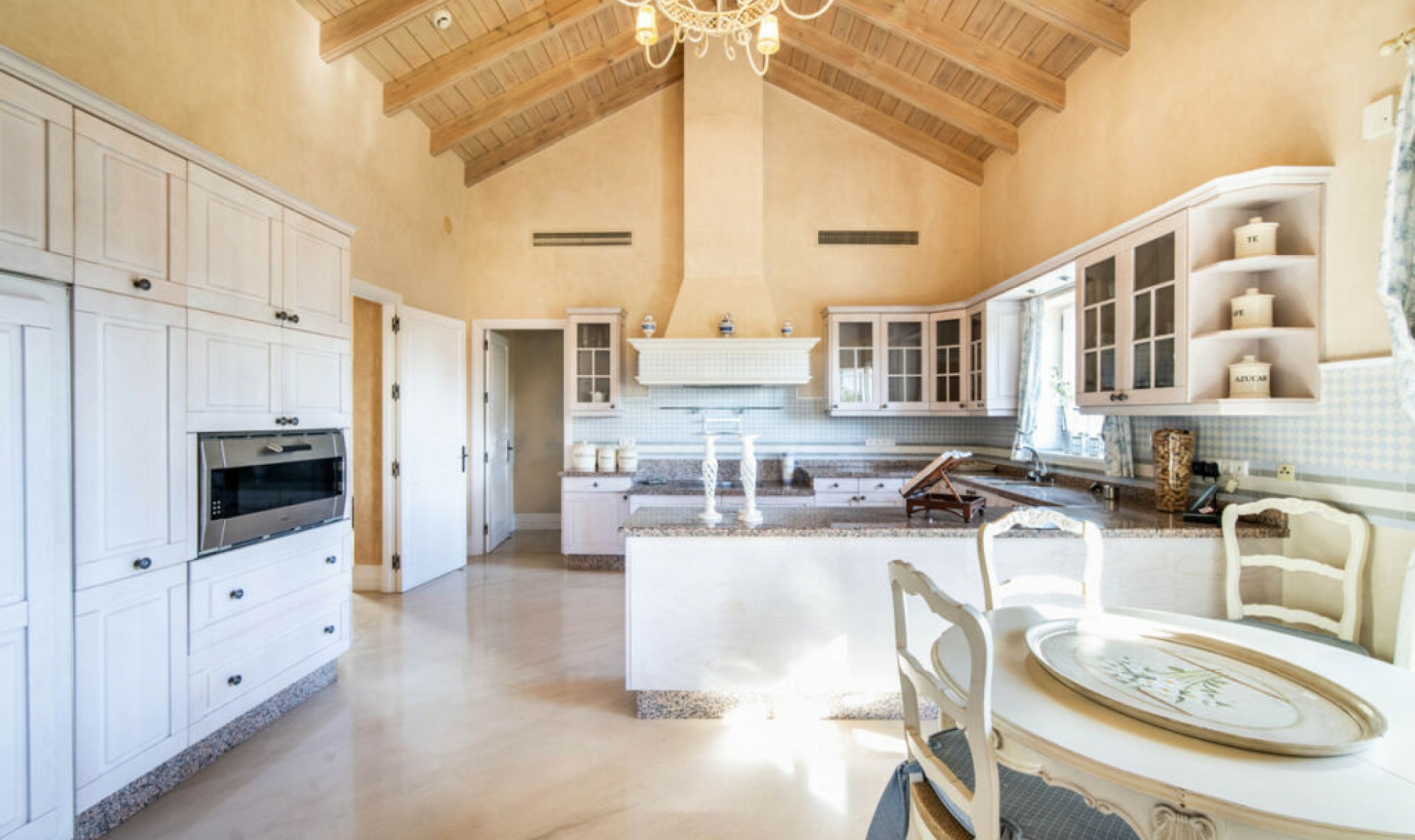 Resale - House -
The Golden Mile