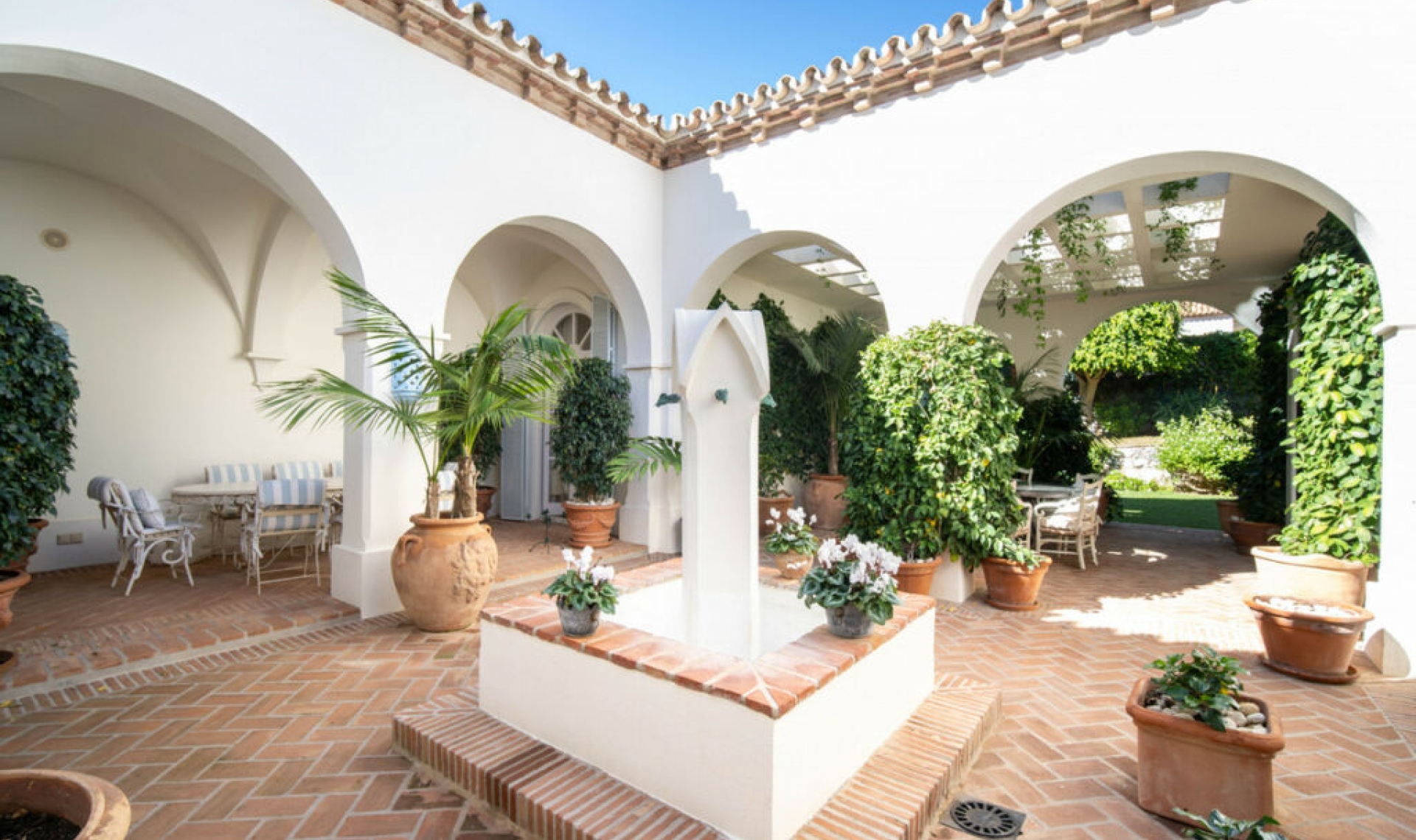 Resale - House -
The Golden Mile