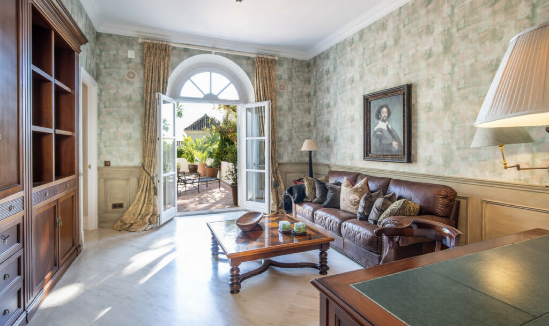 Resale - House -
The Golden Mile