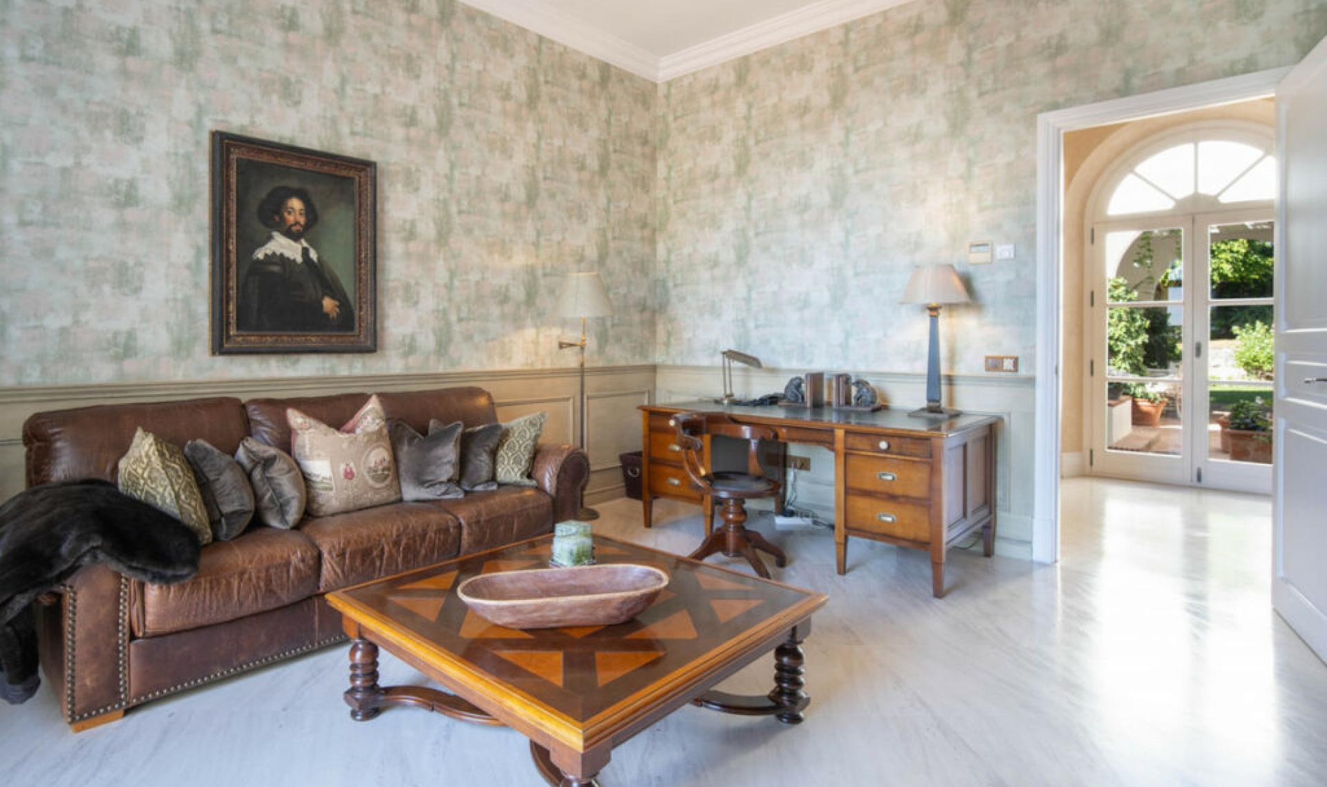Resale - House -
The Golden Mile