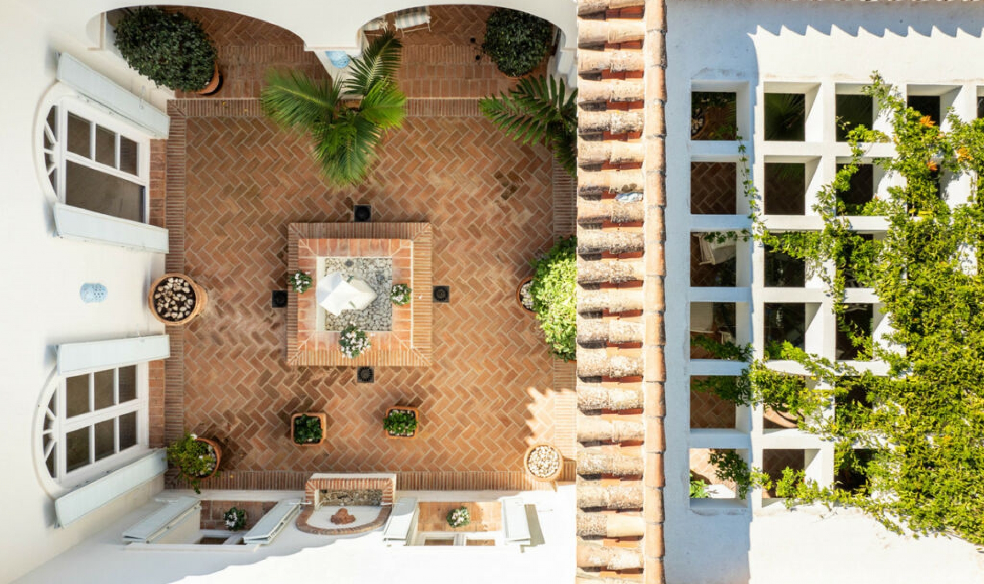 Resale - House -
The Golden Mile