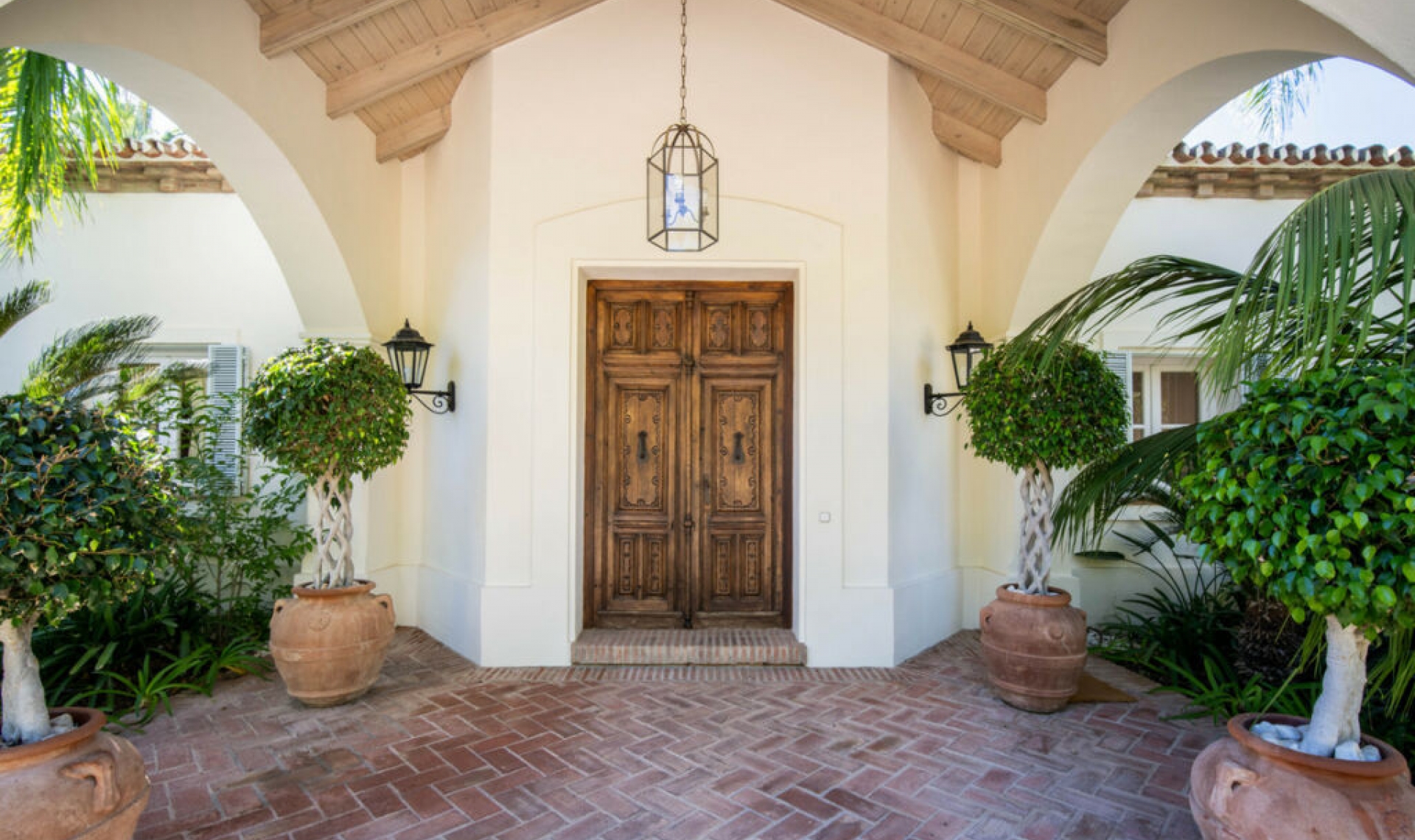 Resale - House -
The Golden Mile