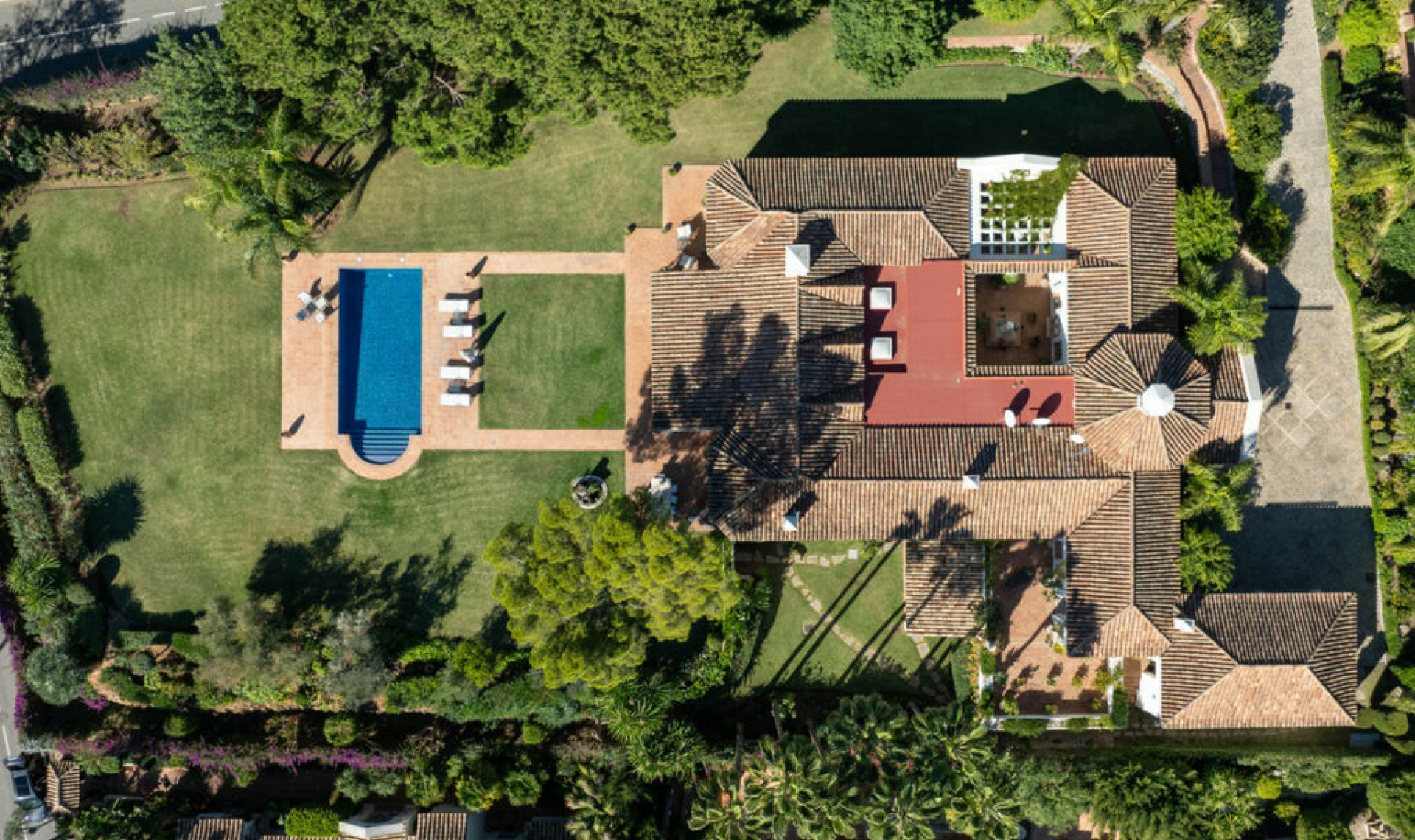Resale - House -
The Golden Mile